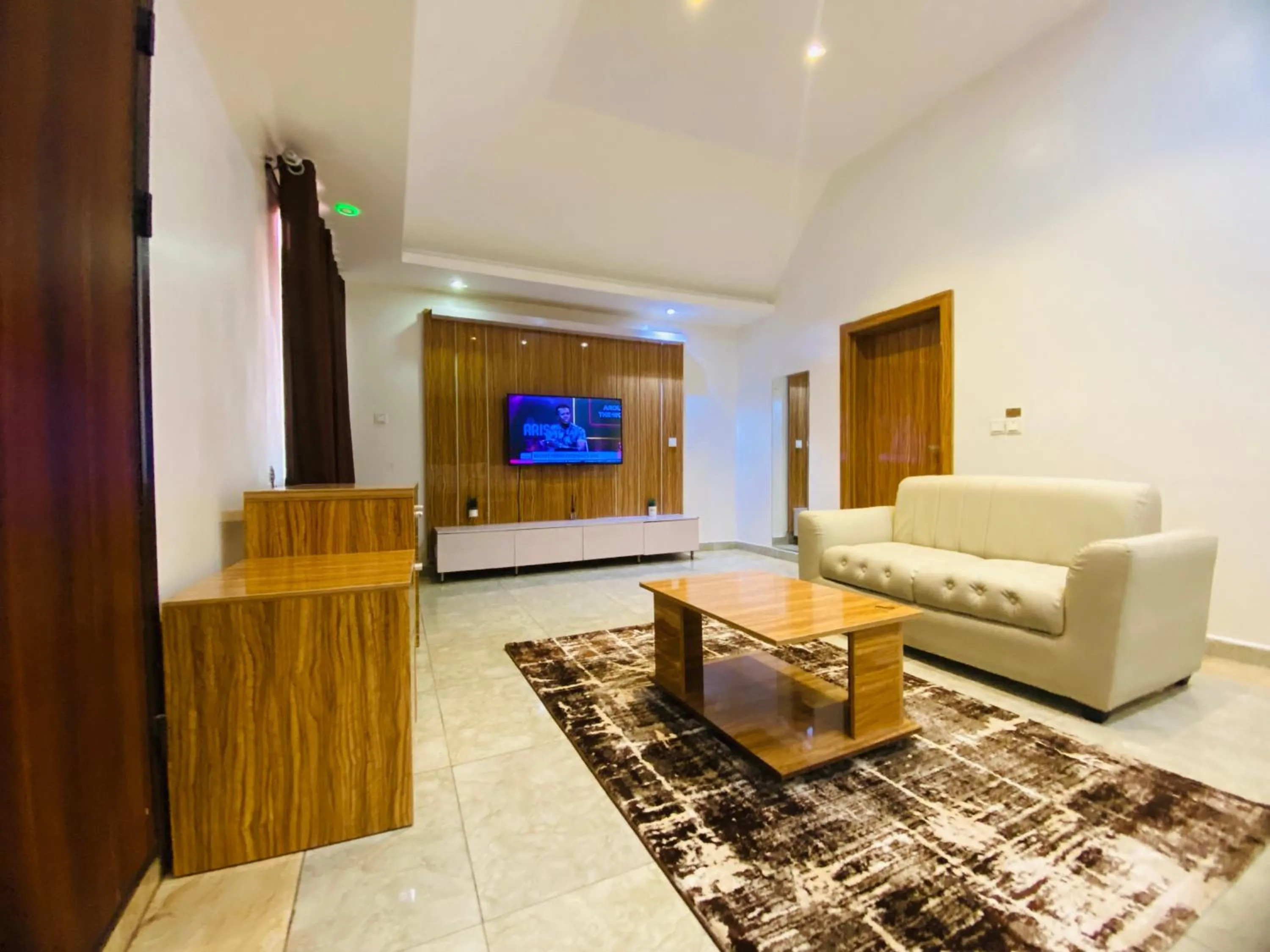 Presken Hotel Victoria Island, Bishop Oluwole