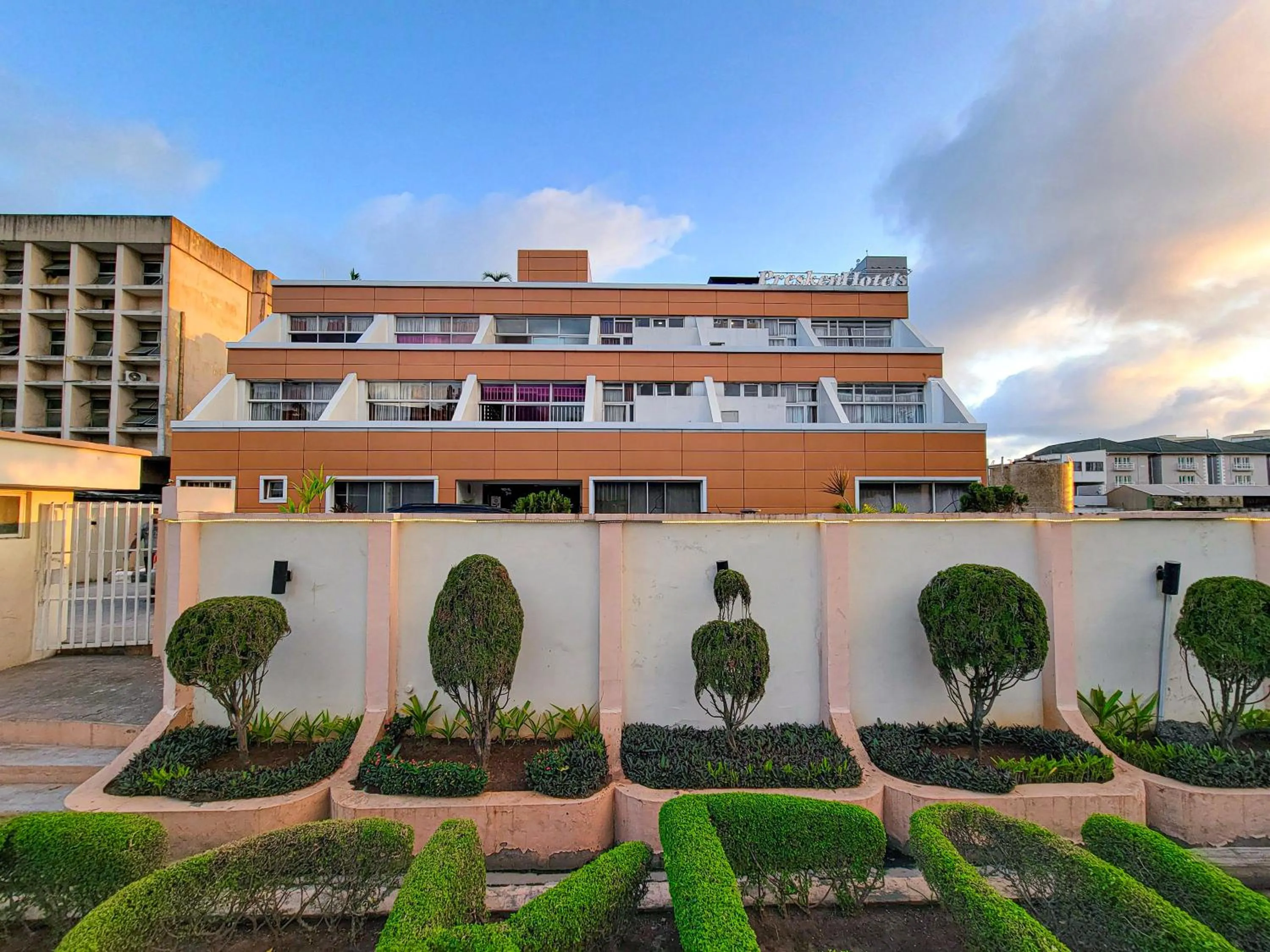 Presken Hotel Victoria Island, Bishop Oluwole