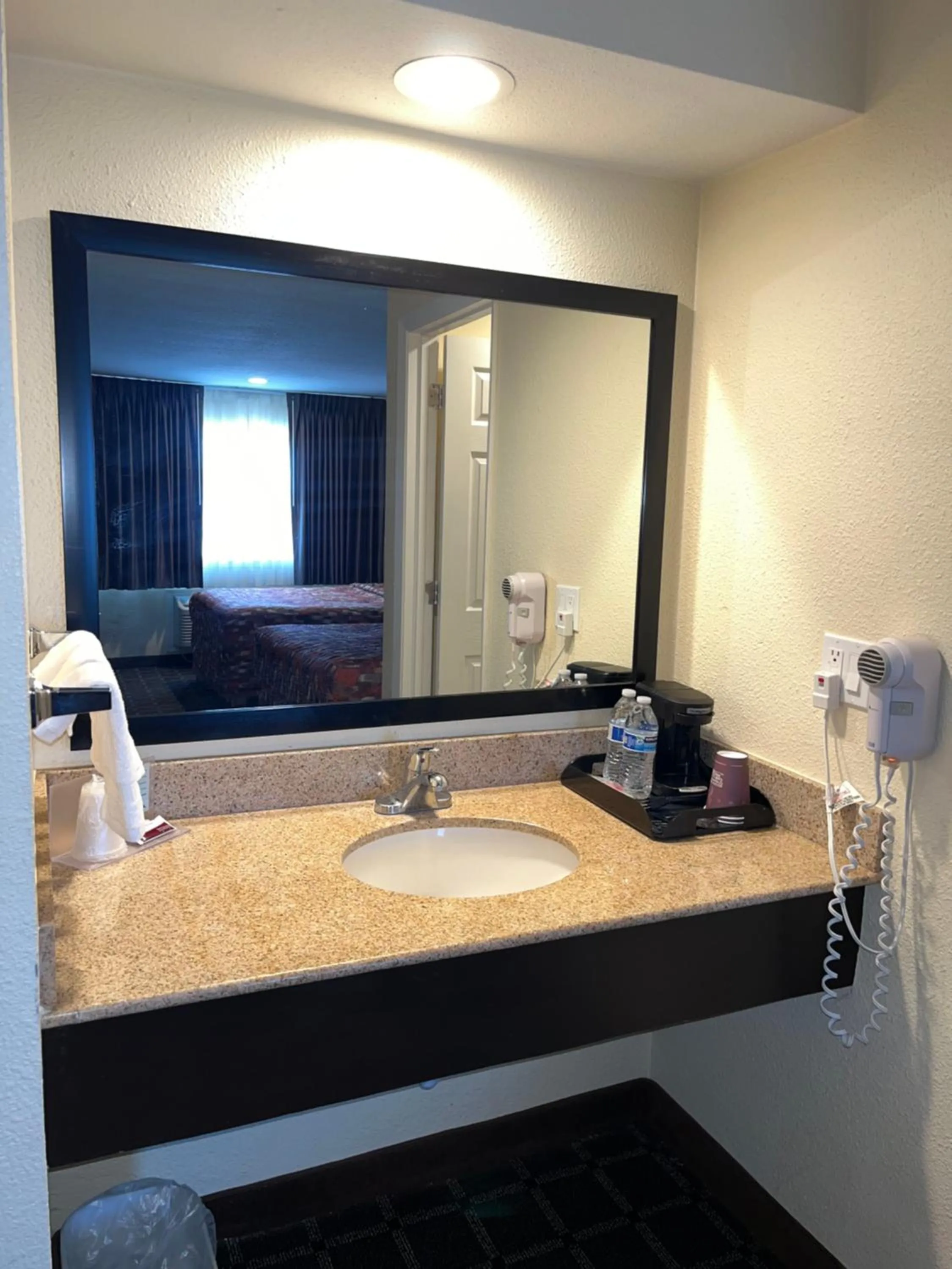 Oregon Trail Inn and Suites