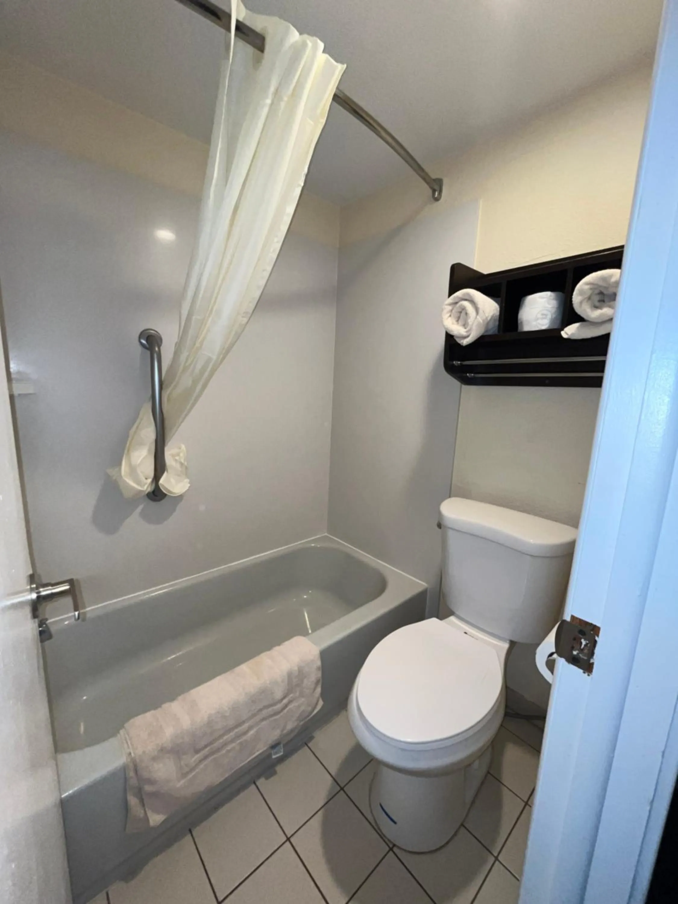 Oregon Trail Inn and Suites