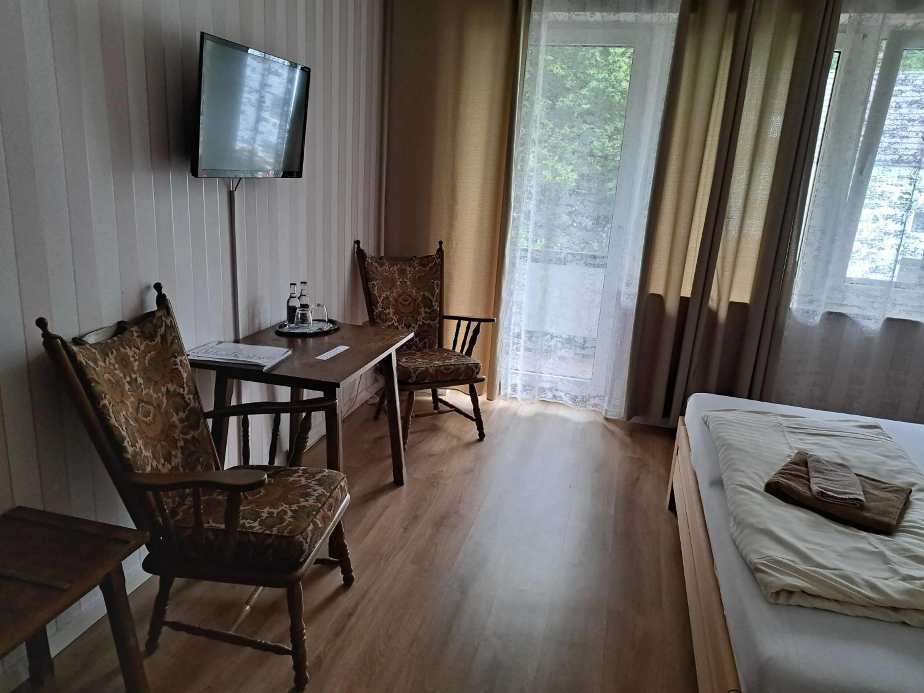 Seating area, Bed in Landhotel Laarmann