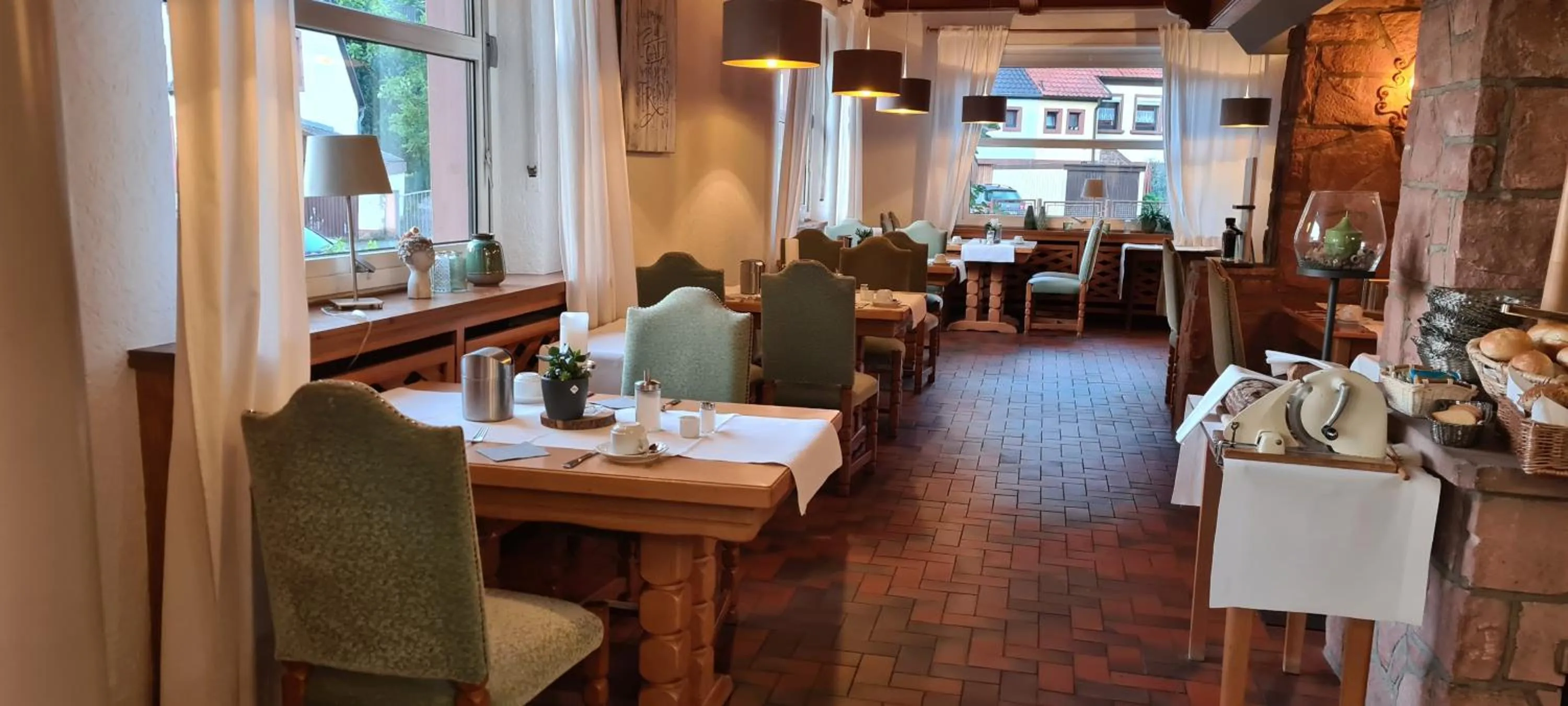 Restaurant/places to eat in Waldhotel Felsentor