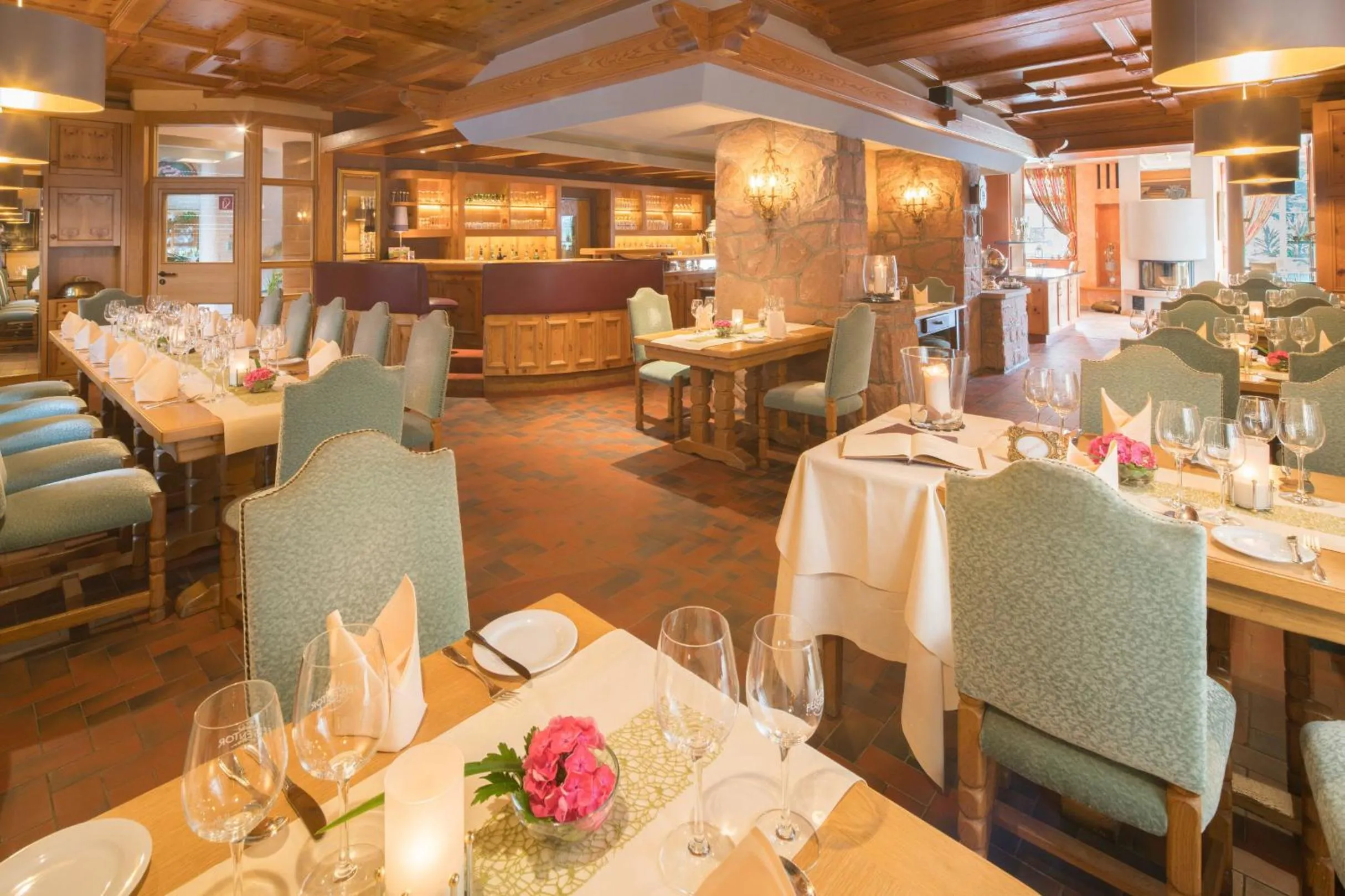 Restaurant/places to eat in Waldhotel Felsentor