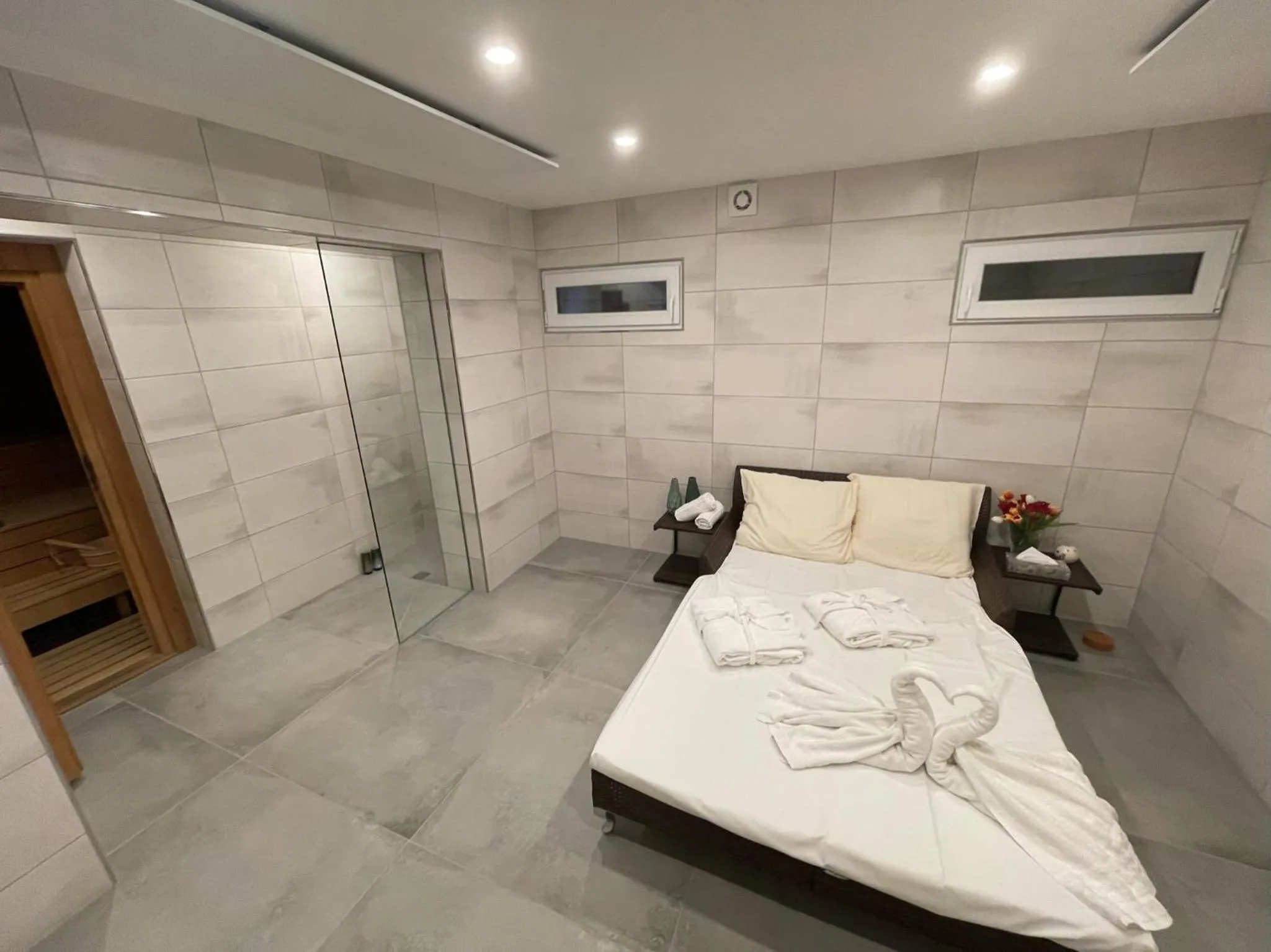 Sauna, Bed in Waldhotel Felsentor