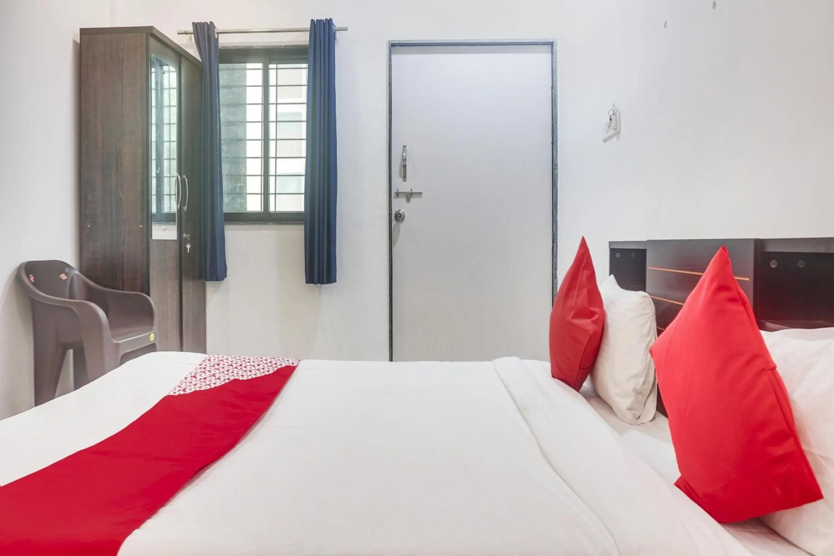 Bedroom, Bed in Hotel O Shanaya Inn