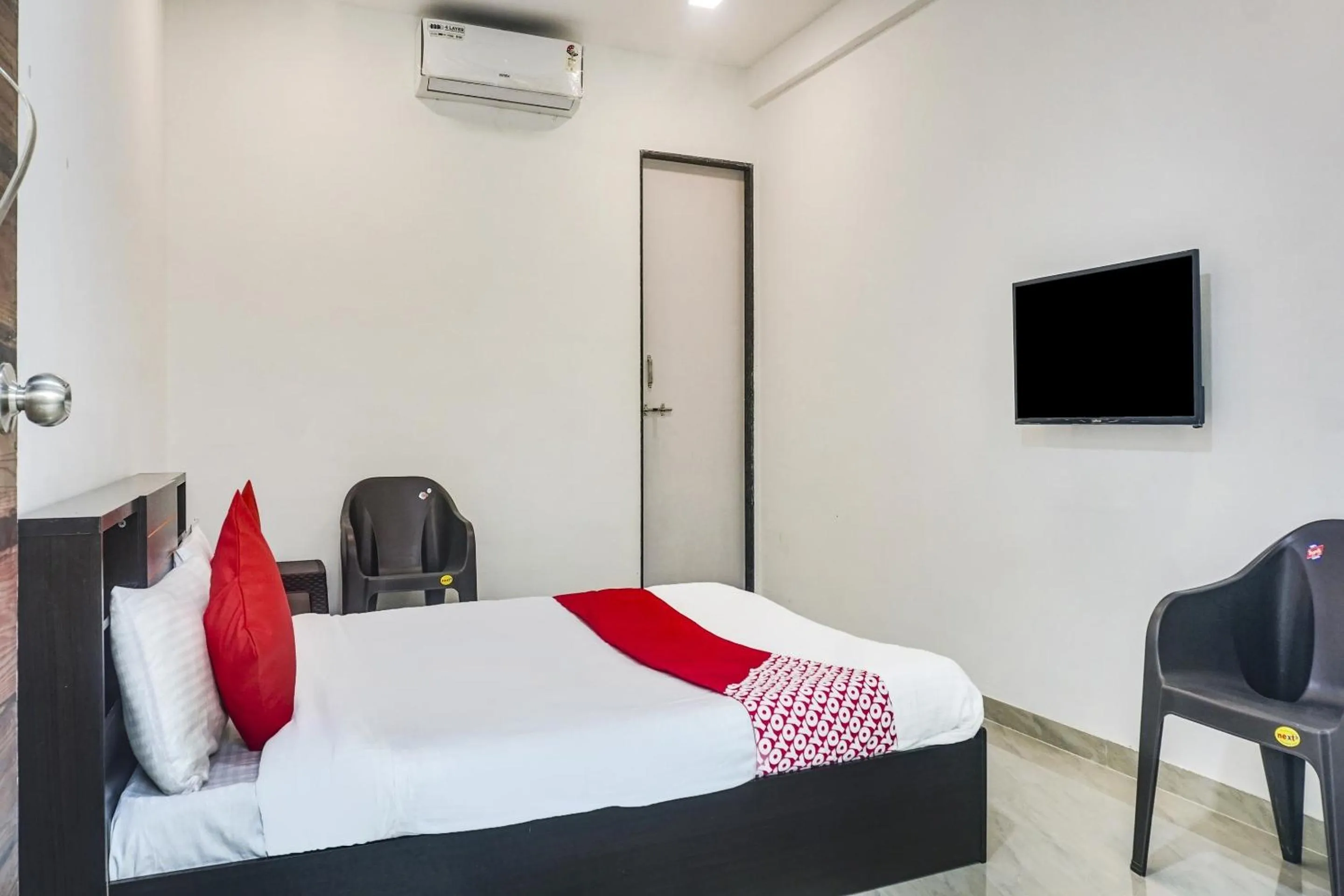 Bedroom, Bed in Hotel O Shanaya Inn