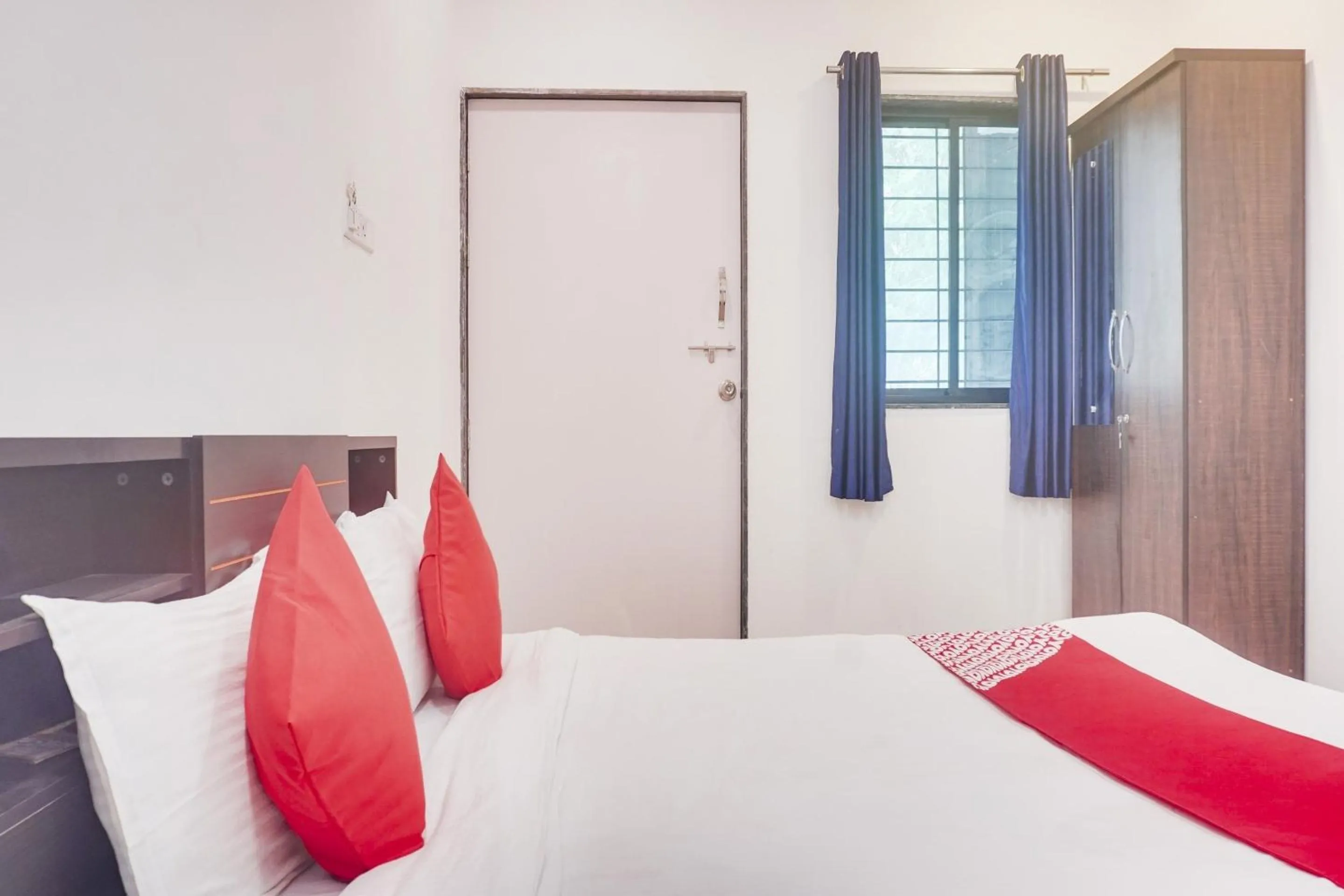 Bedroom, Bed in Hotel O Shanaya Inn