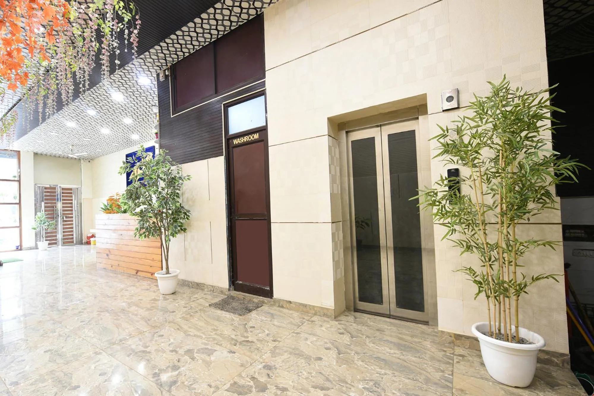 Lobby or reception in FabHotel The Crystal Palace Rohini