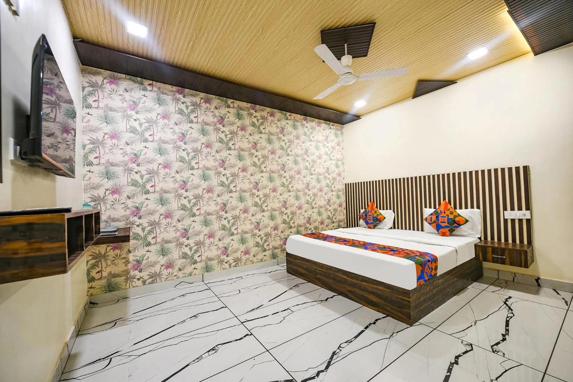 Bed in FabHotel The Crystal Palace Rohini