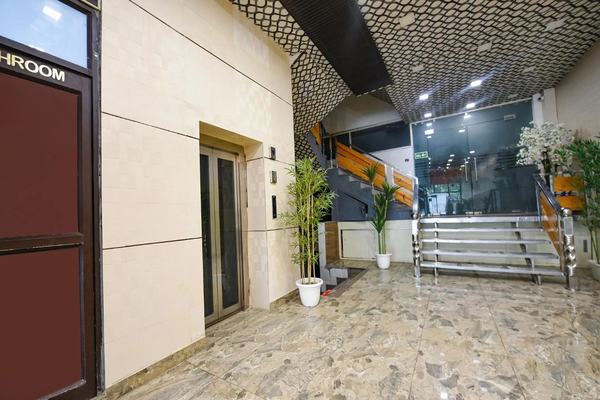 Lobby or reception in FabHotel The Crystal Palace Rohini