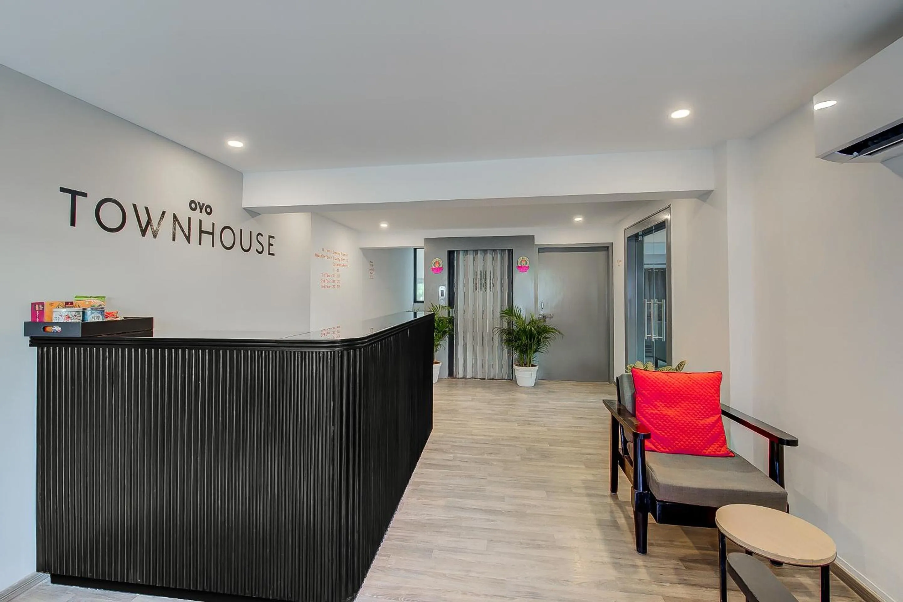 Lobby or reception in Townhouse Hadapsar
