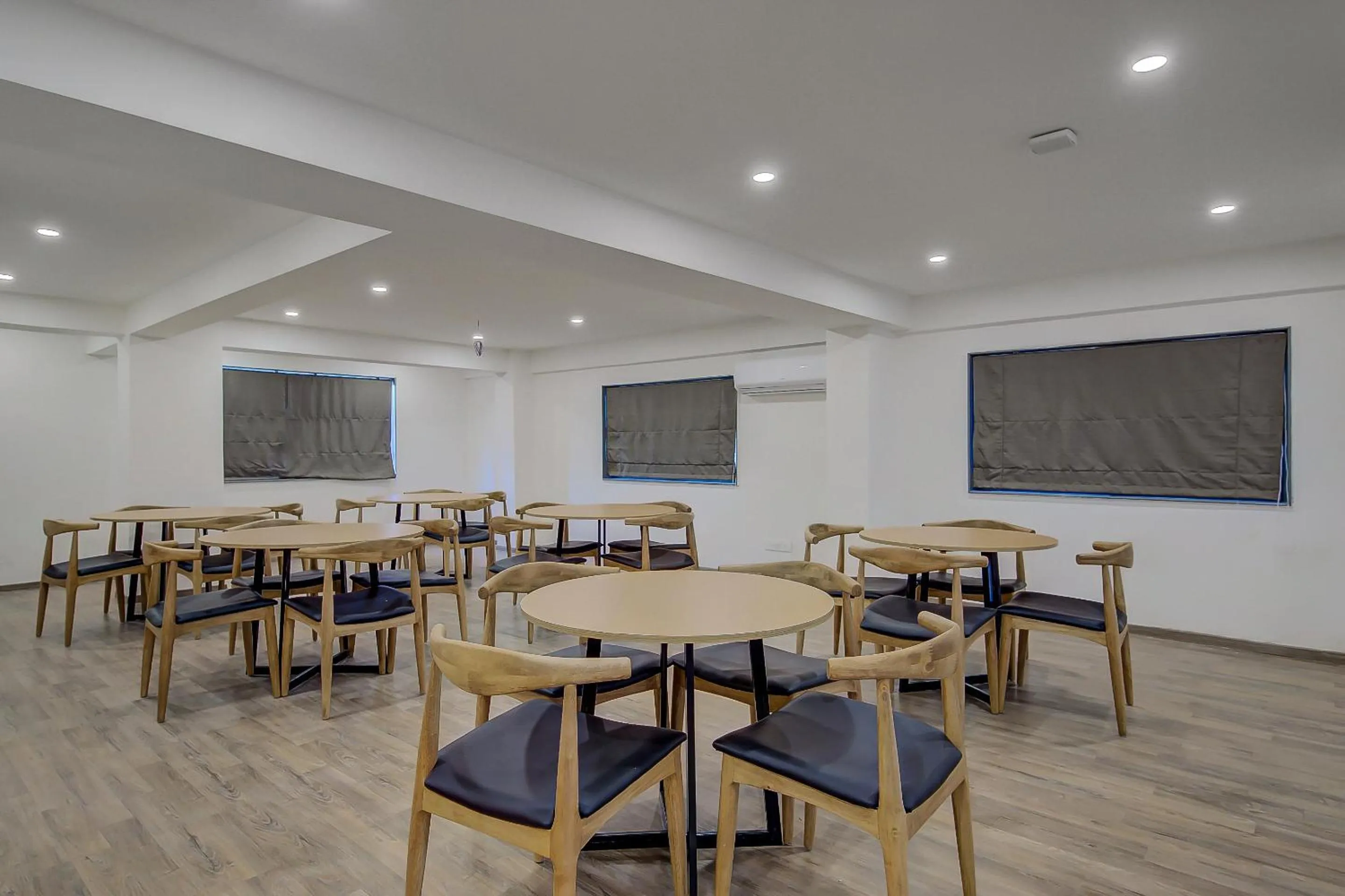 Restaurant/places to eat in Townhouse Hadapsar