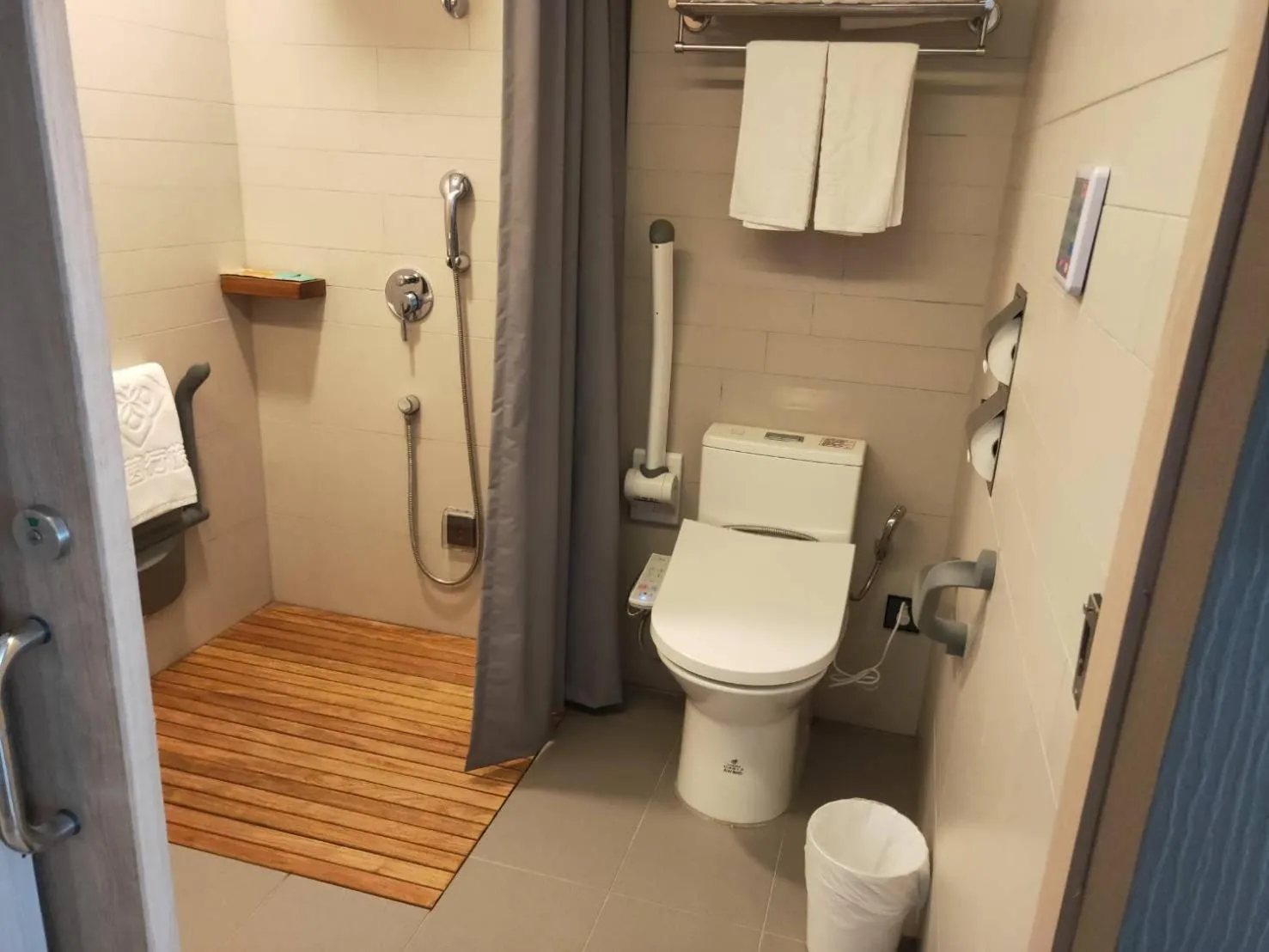 Shower in Comin' Place