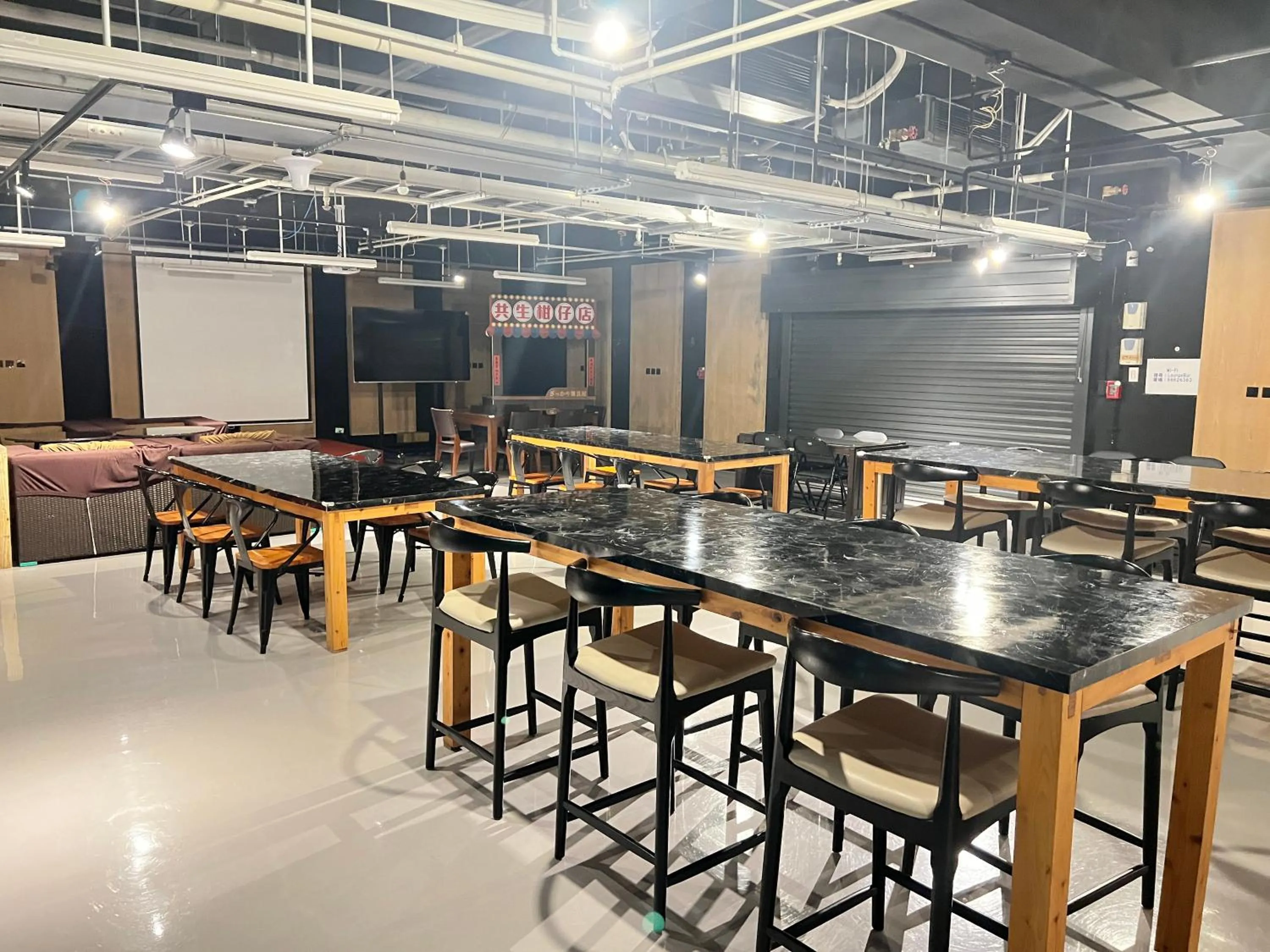 Restaurant/places to eat in Comin' Place