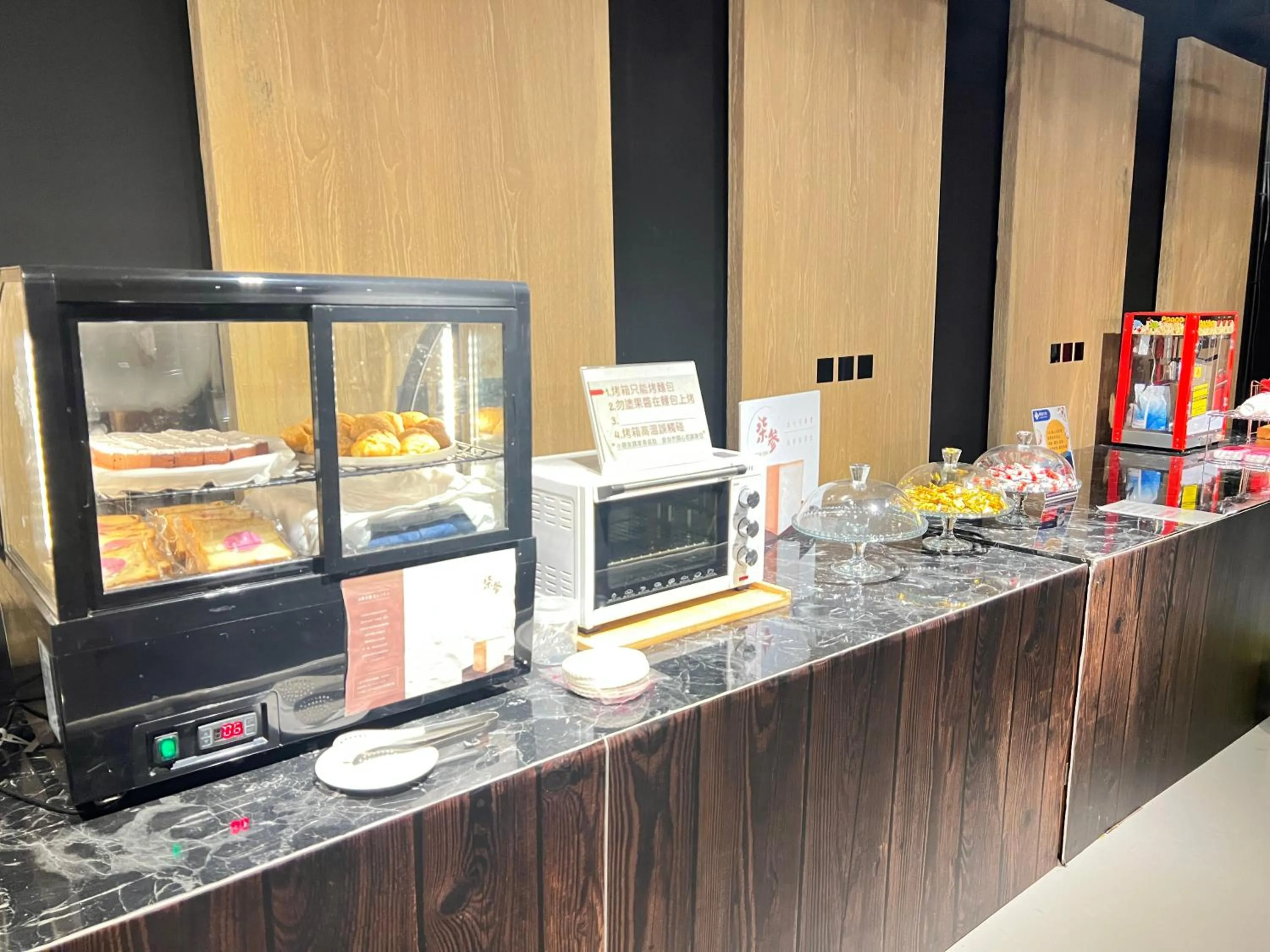 Restaurant/places to eat in Comin' Place