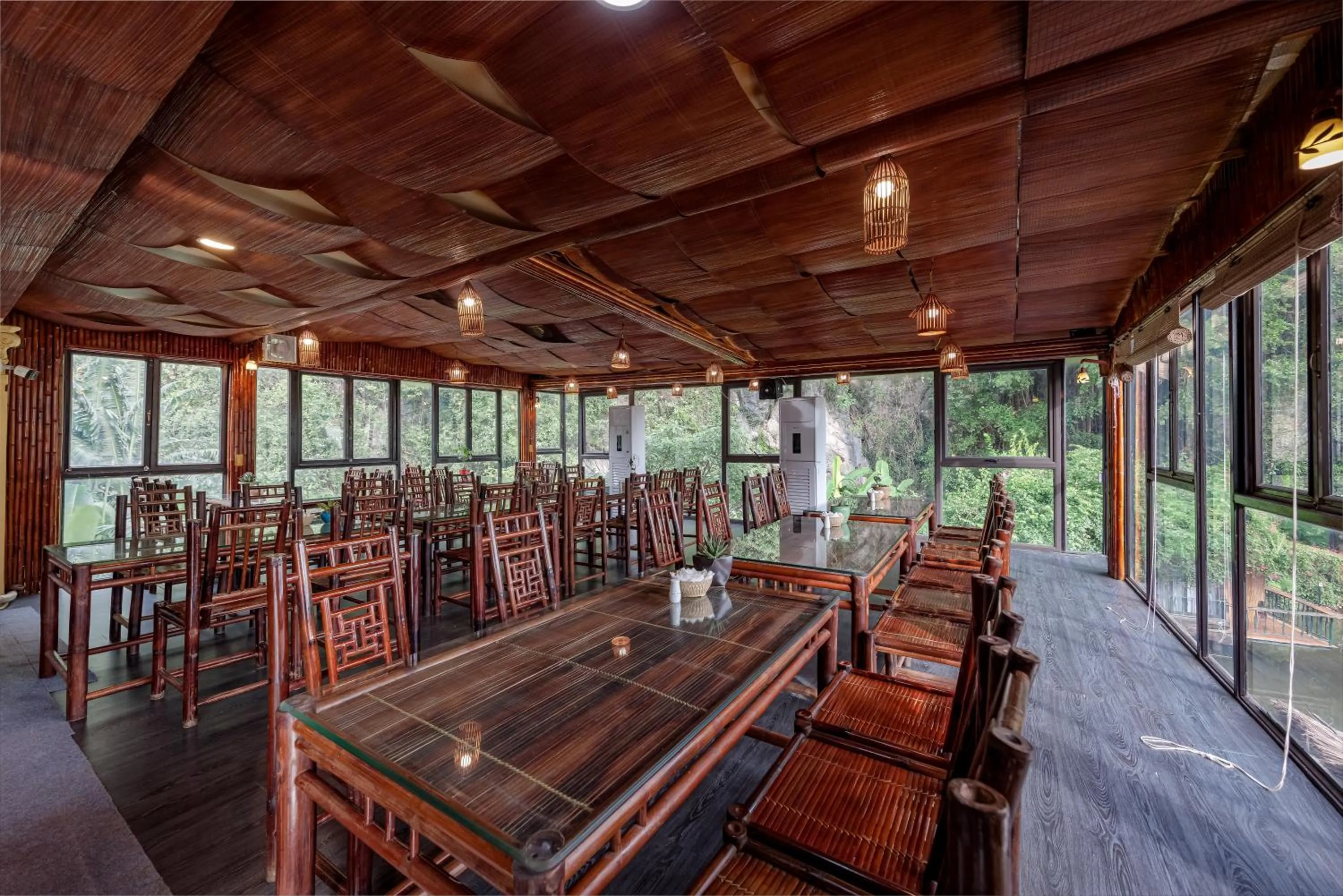 Restaurant/places to eat in Tam Coc Lion Kings Hotel & Resort Ninh Binh