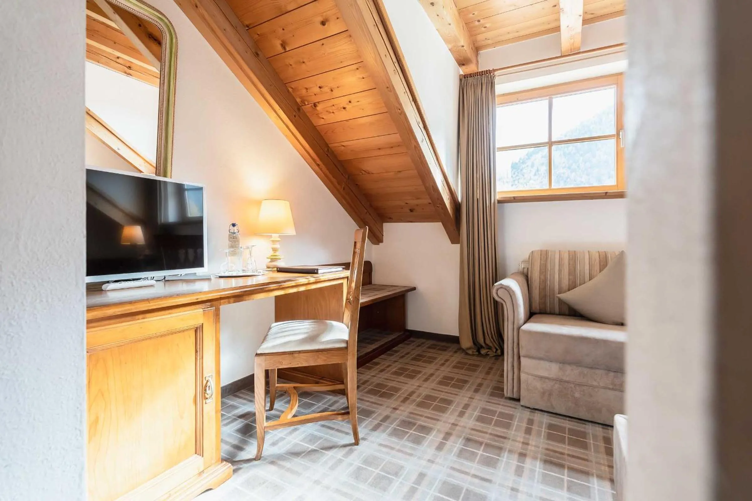 Photo of the whole room in Hotel Blaue Gams ***S