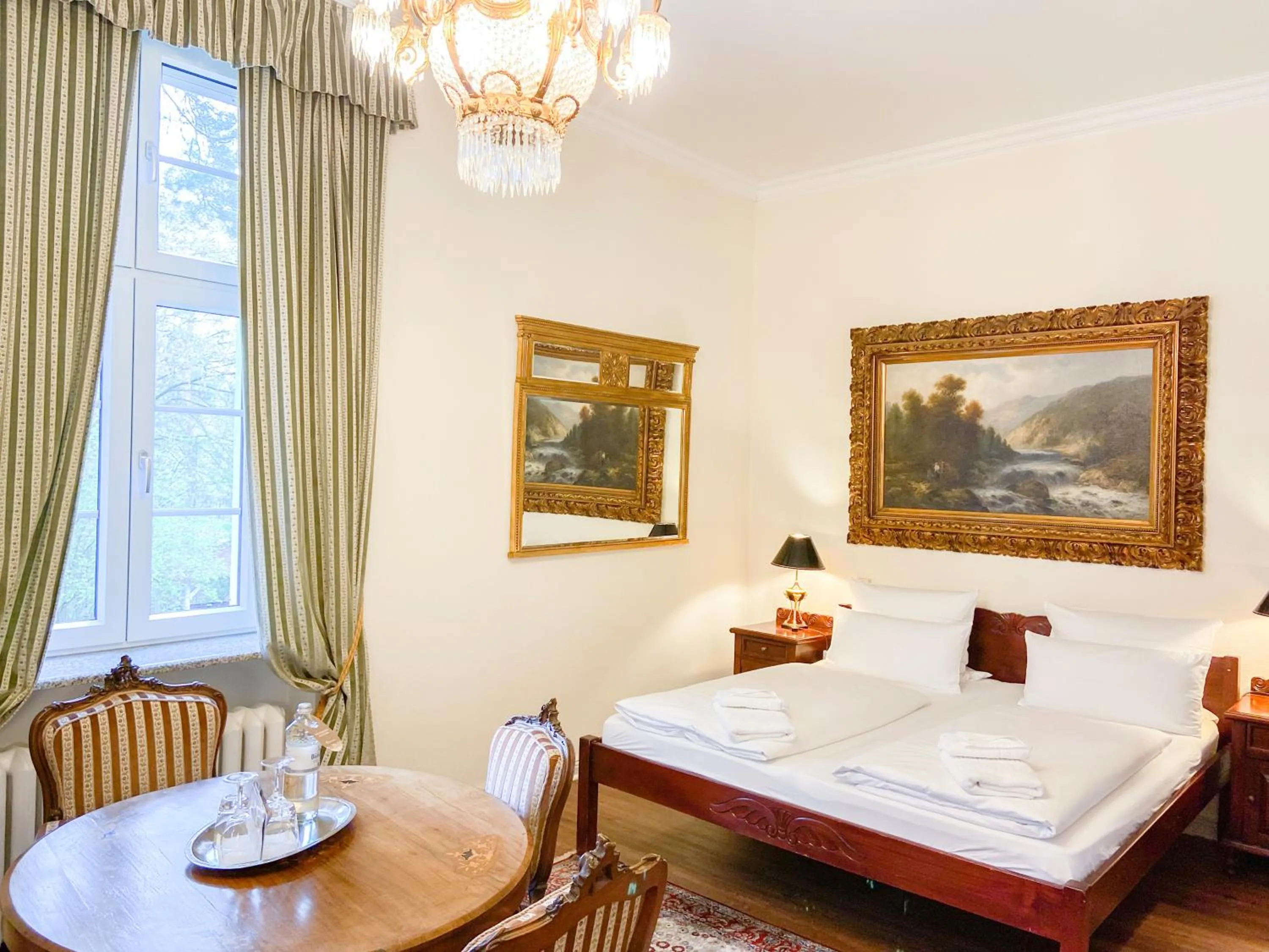 Bed in Hotel Rotdorn