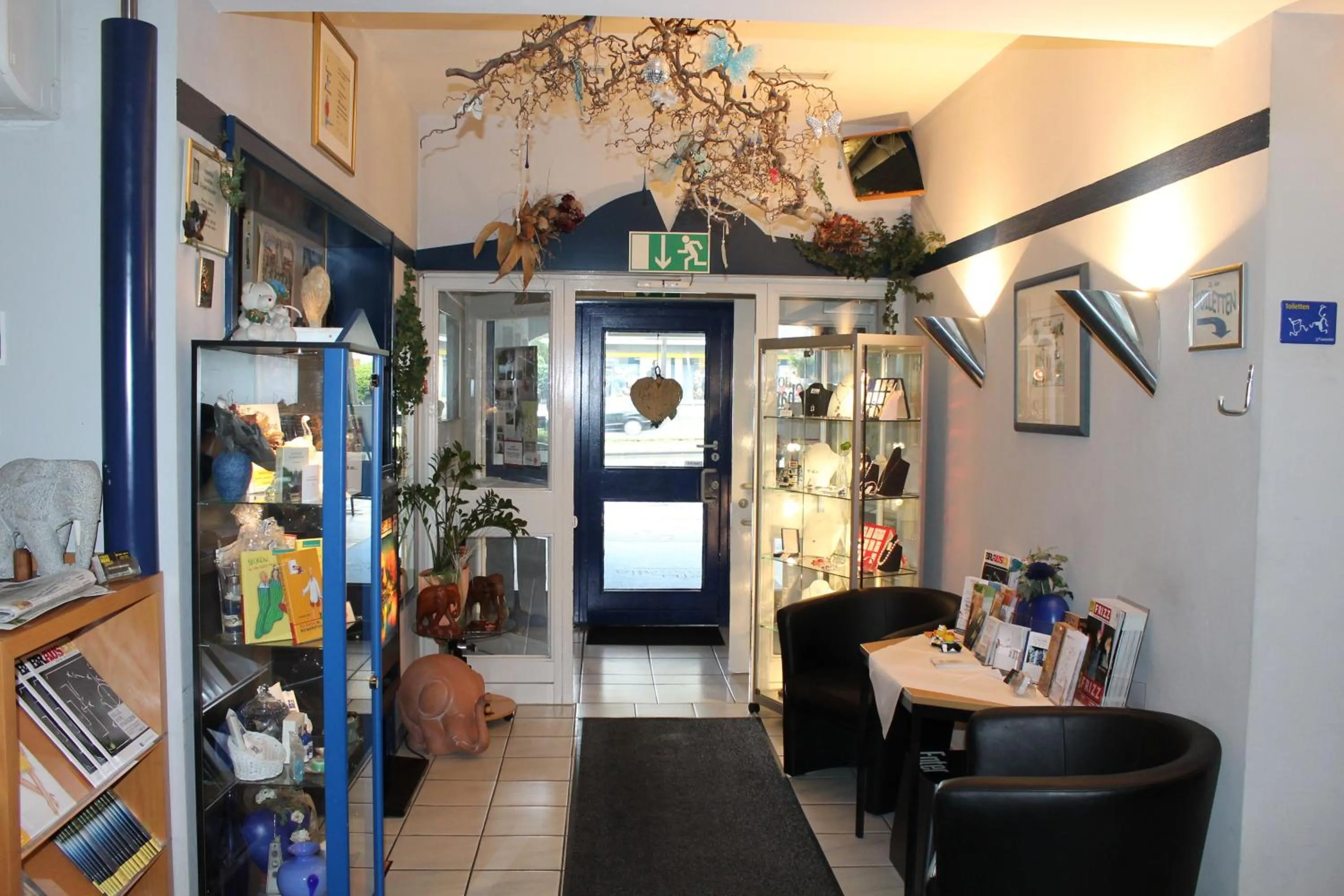 Communal lounge/ TV room in Hotel Chassalla