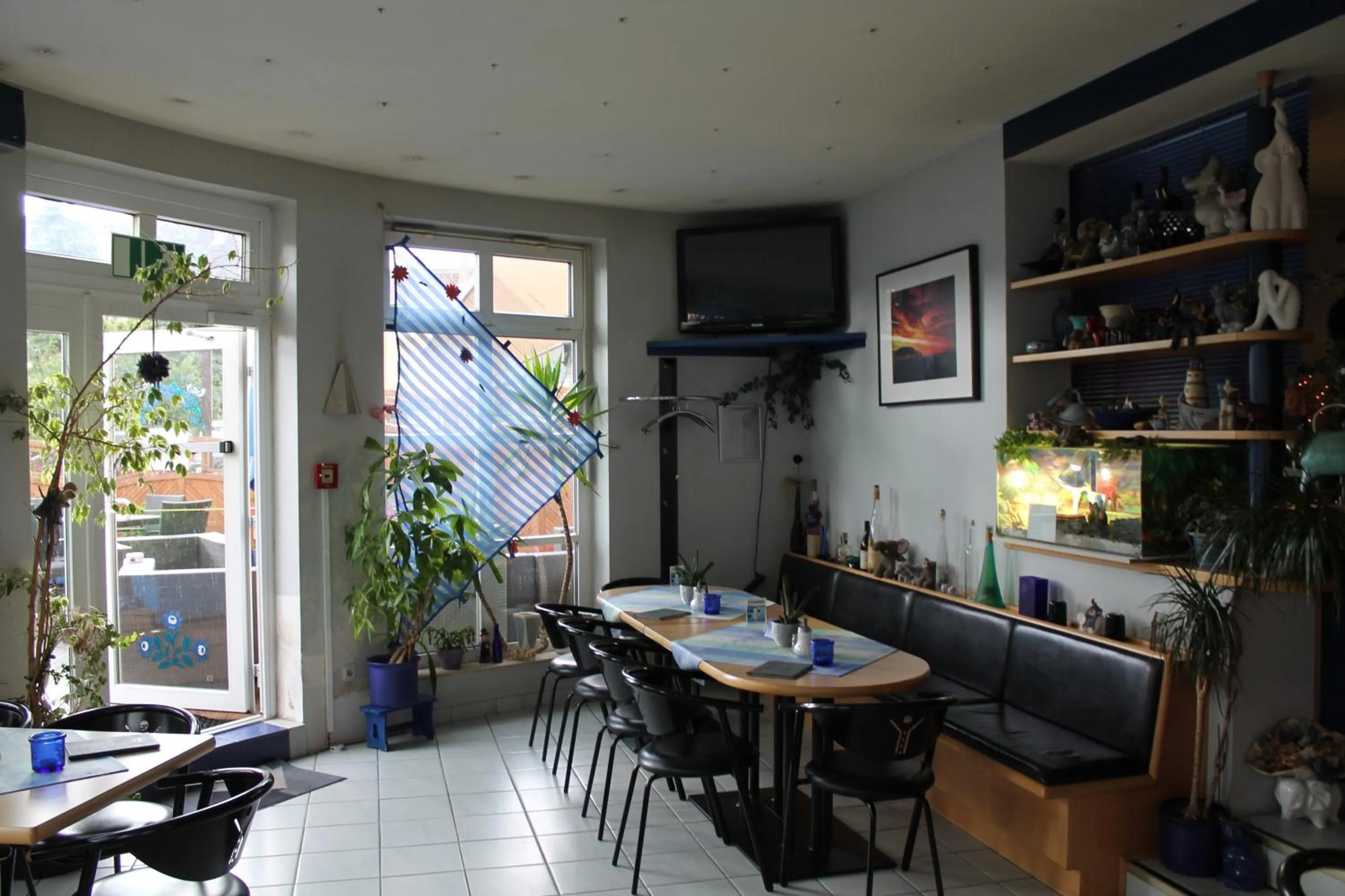 Restaurant/places to eat in Hotel Chassalla