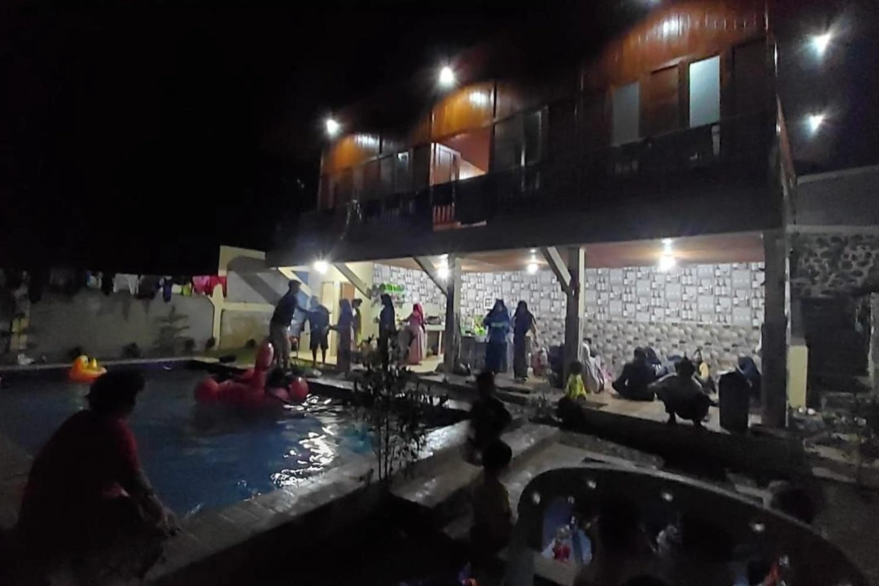 People in Villa Zoya 1