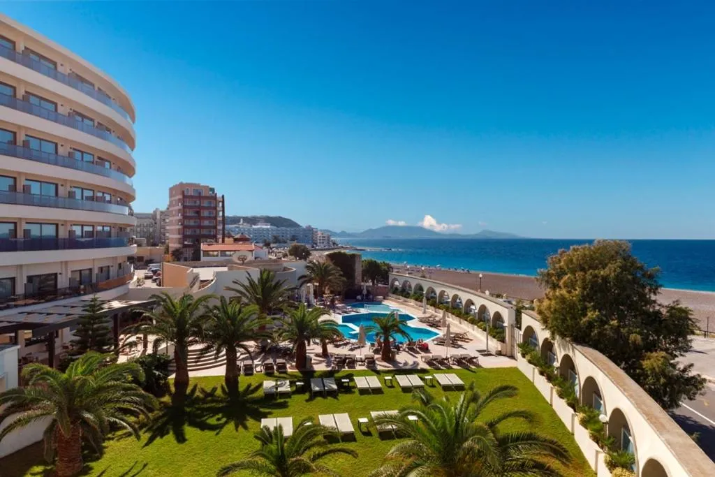 Swimming pool in Cactus Hotel