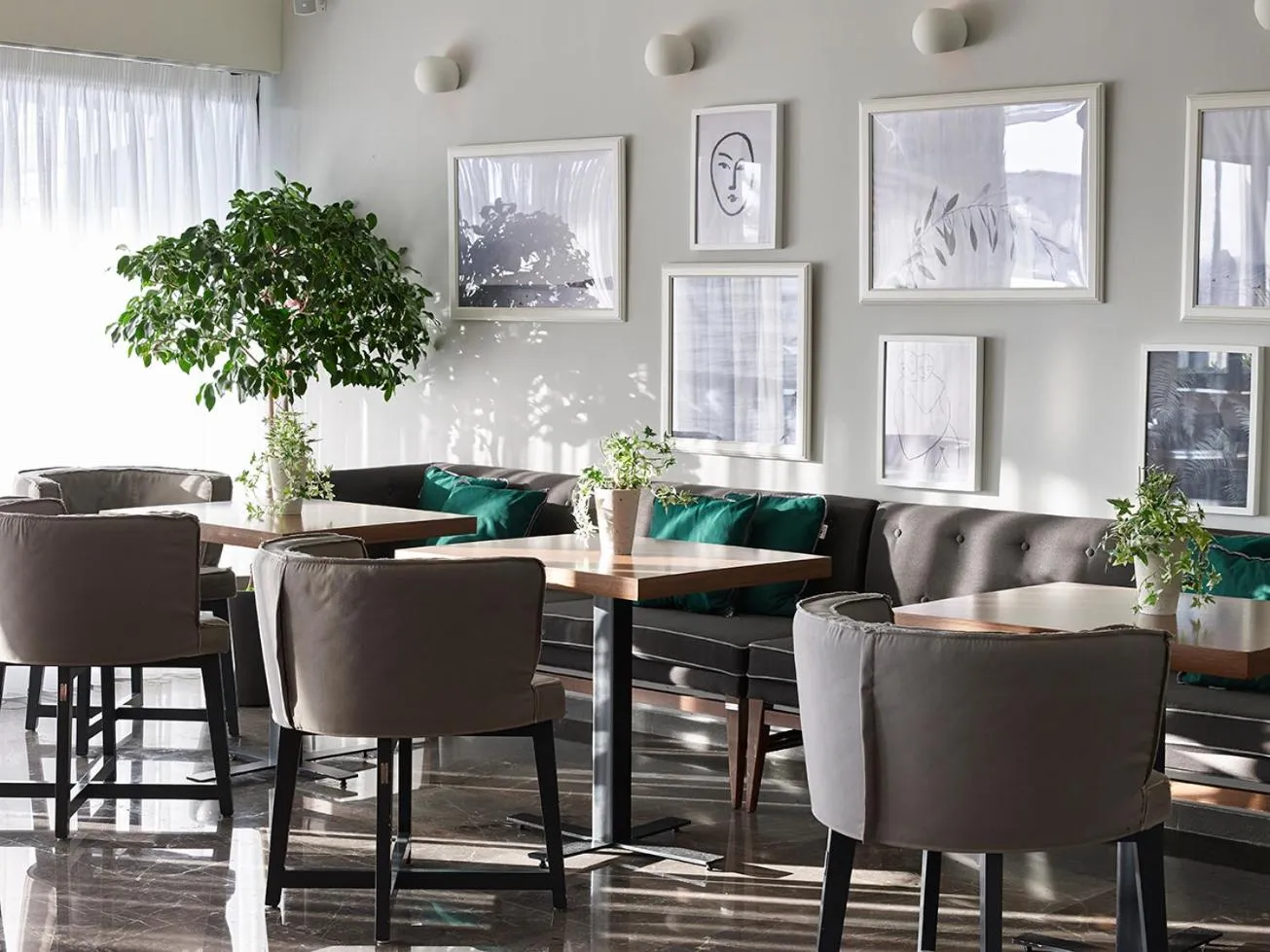 Lounge or bar in Cactus Hotel