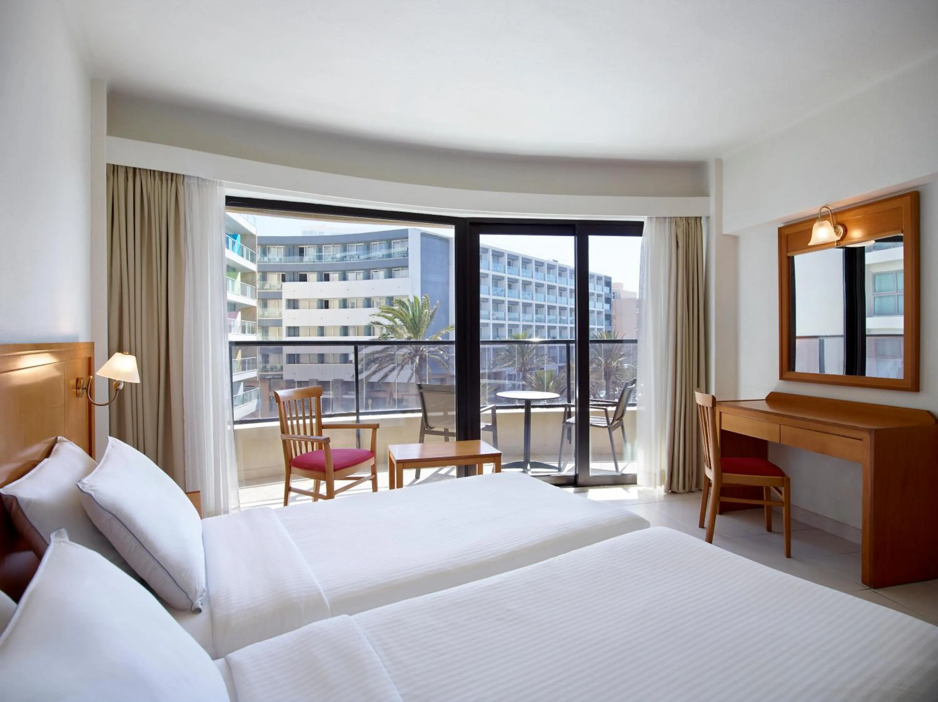 Bedroom, Bed in Cactus Hotel