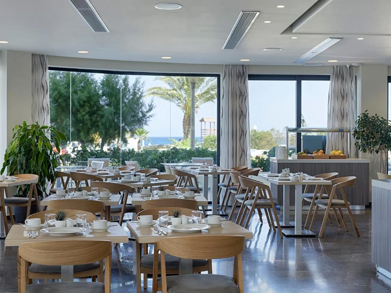 Restaurant/places to eat in Cactus Hotel