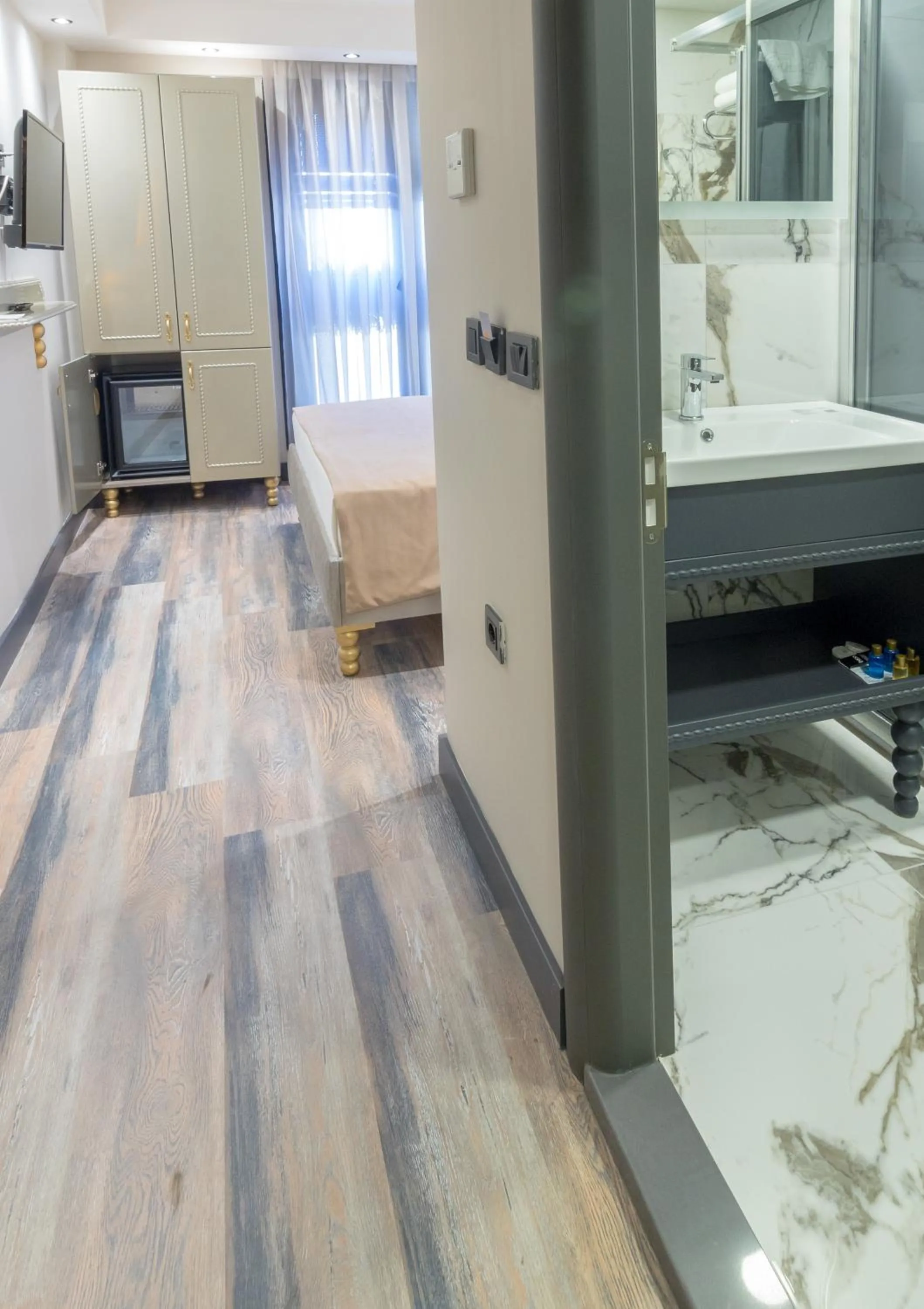 Bathroom in Mardia Hotel