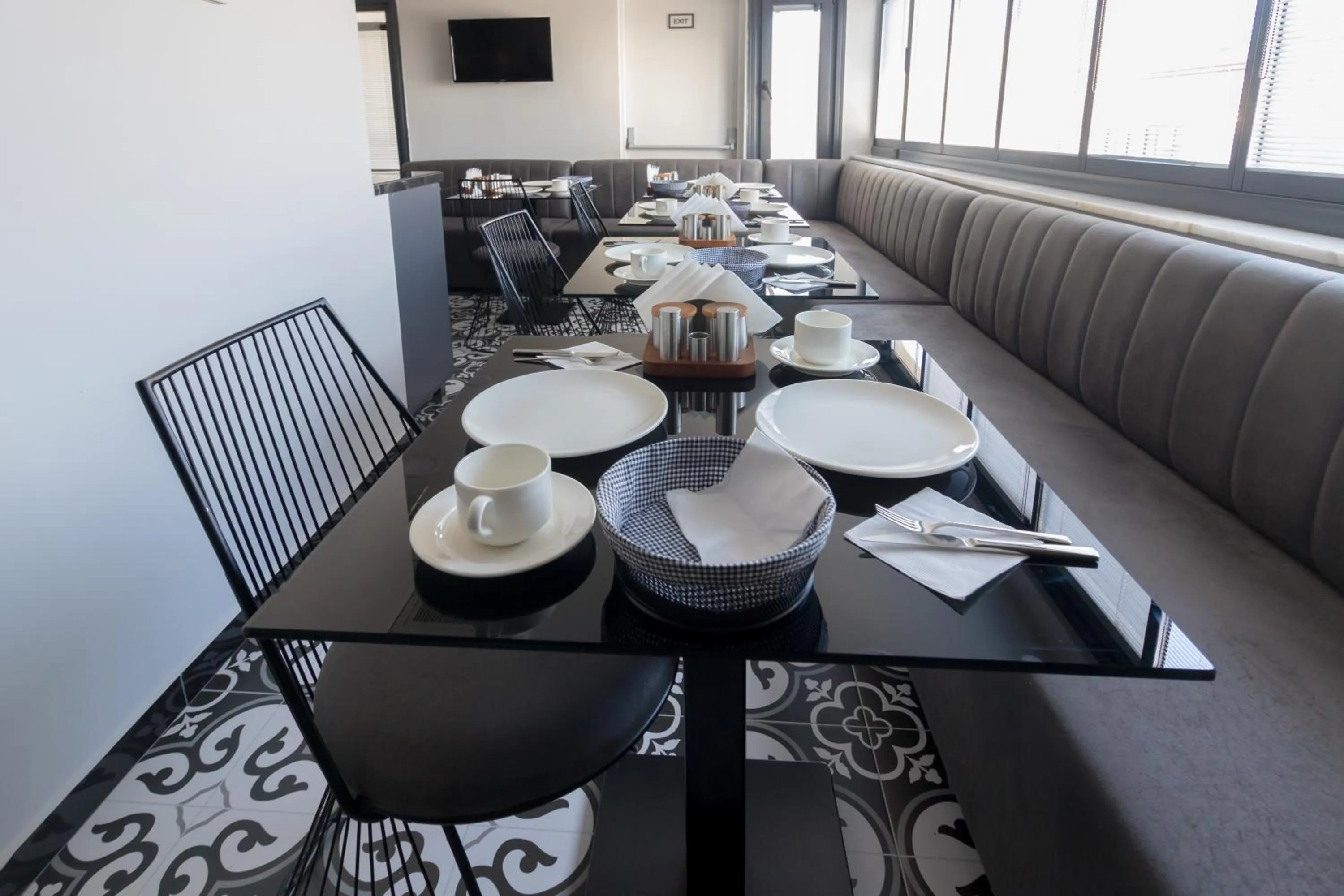 Restaurant/places to eat in Mardia Hotel