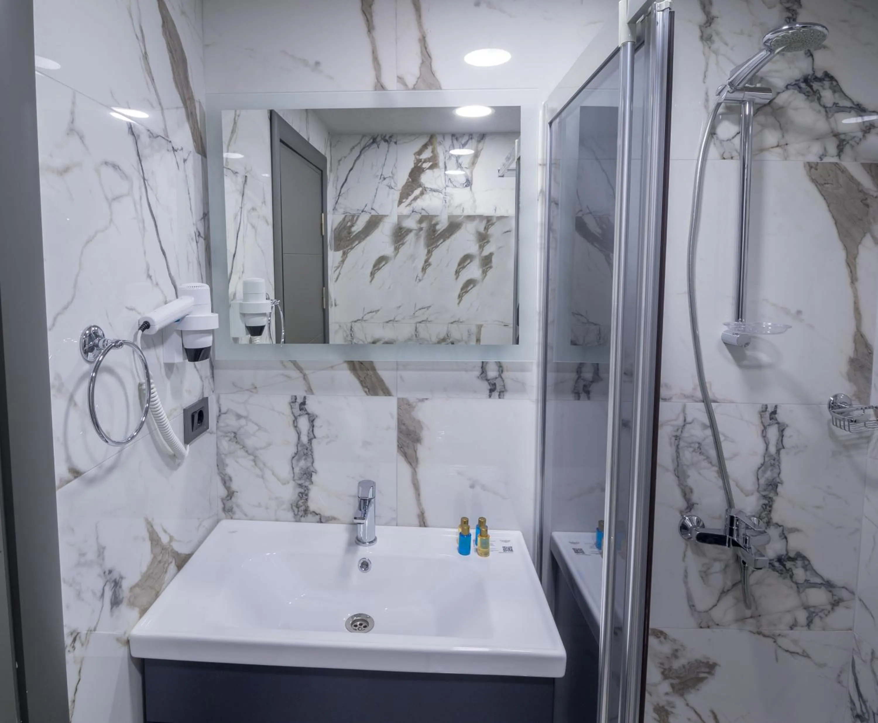 Bathroom in Mardia Hotel