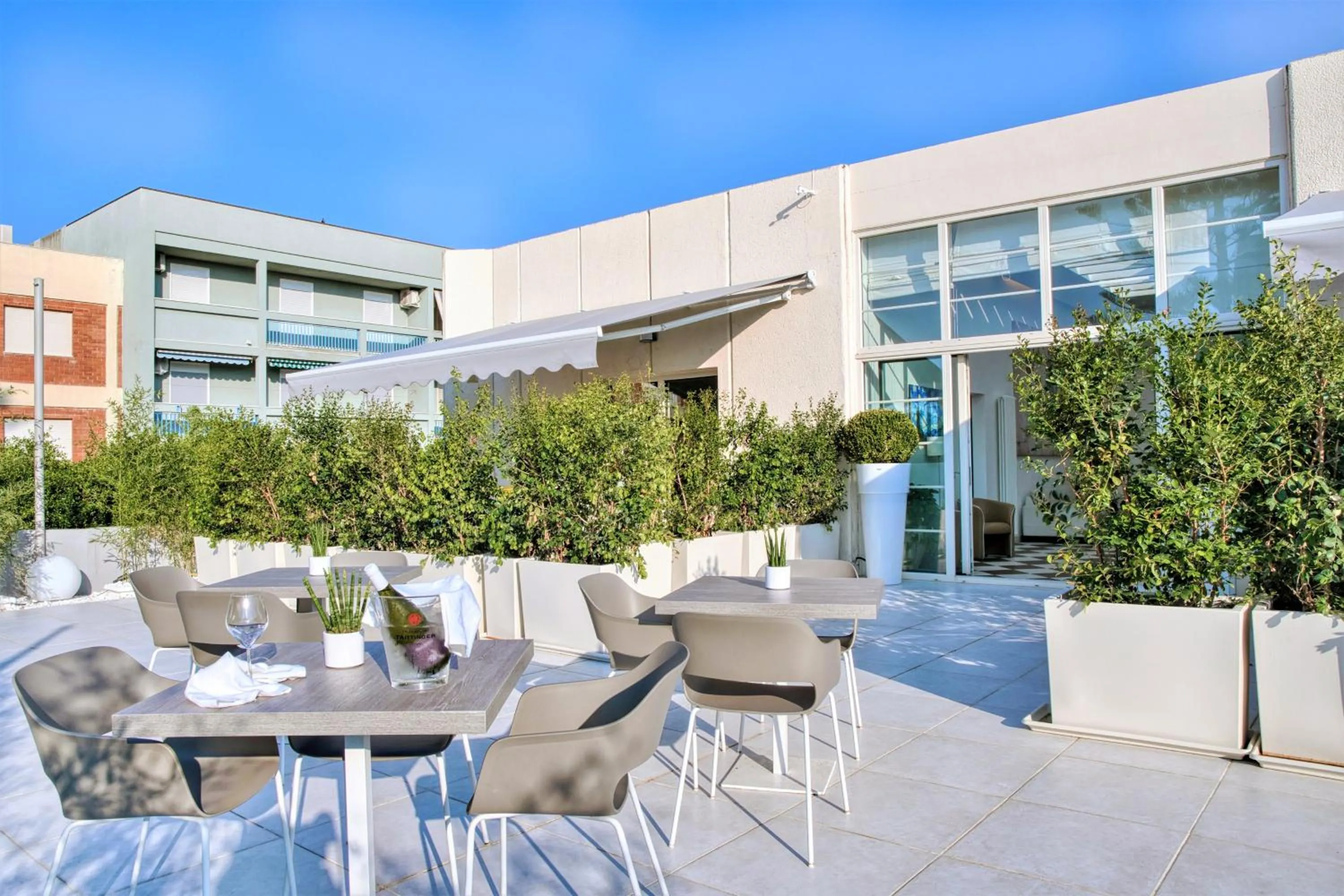 Property building in Horizon Suites