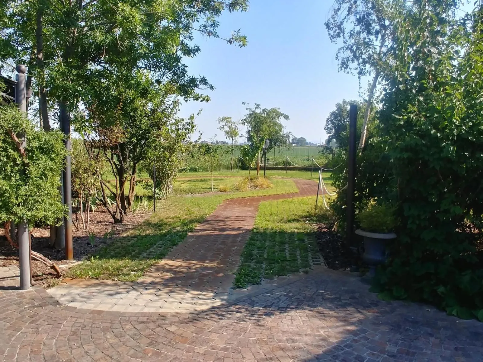 Parking in Casa Flosa Room & Breakfast