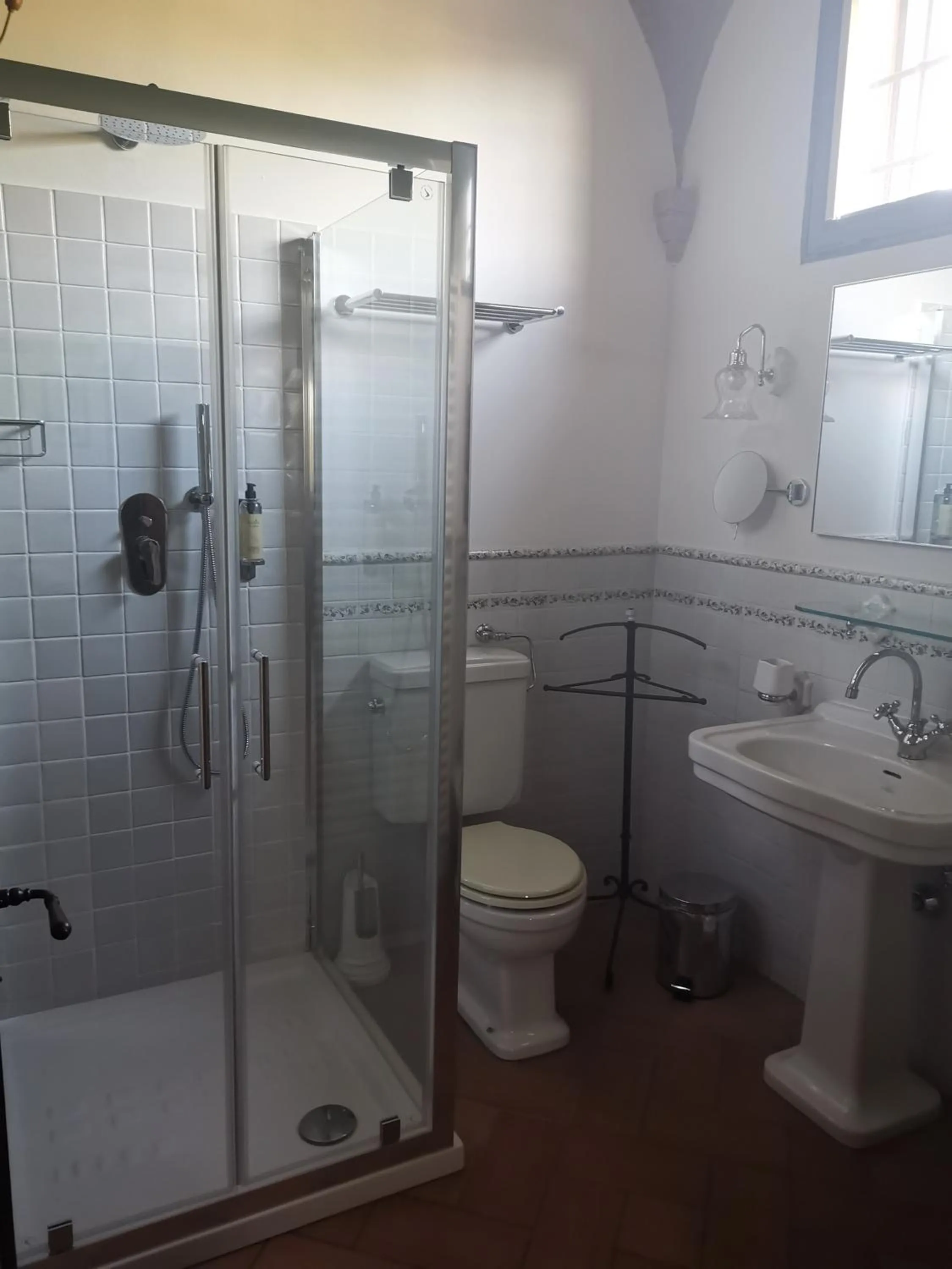 Shower in Casa Flosa Room & Breakfast