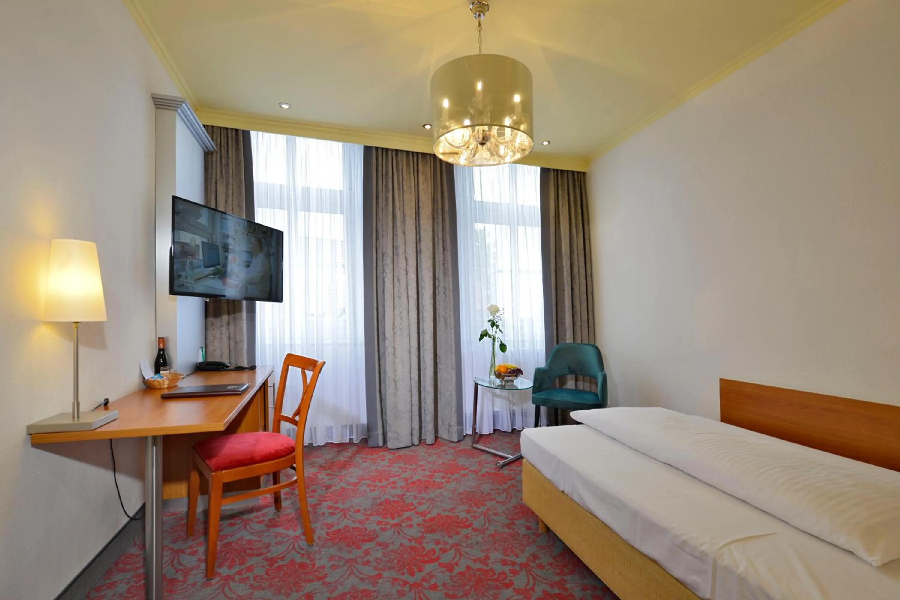 Photo of the whole room, Bed in Celler Hof