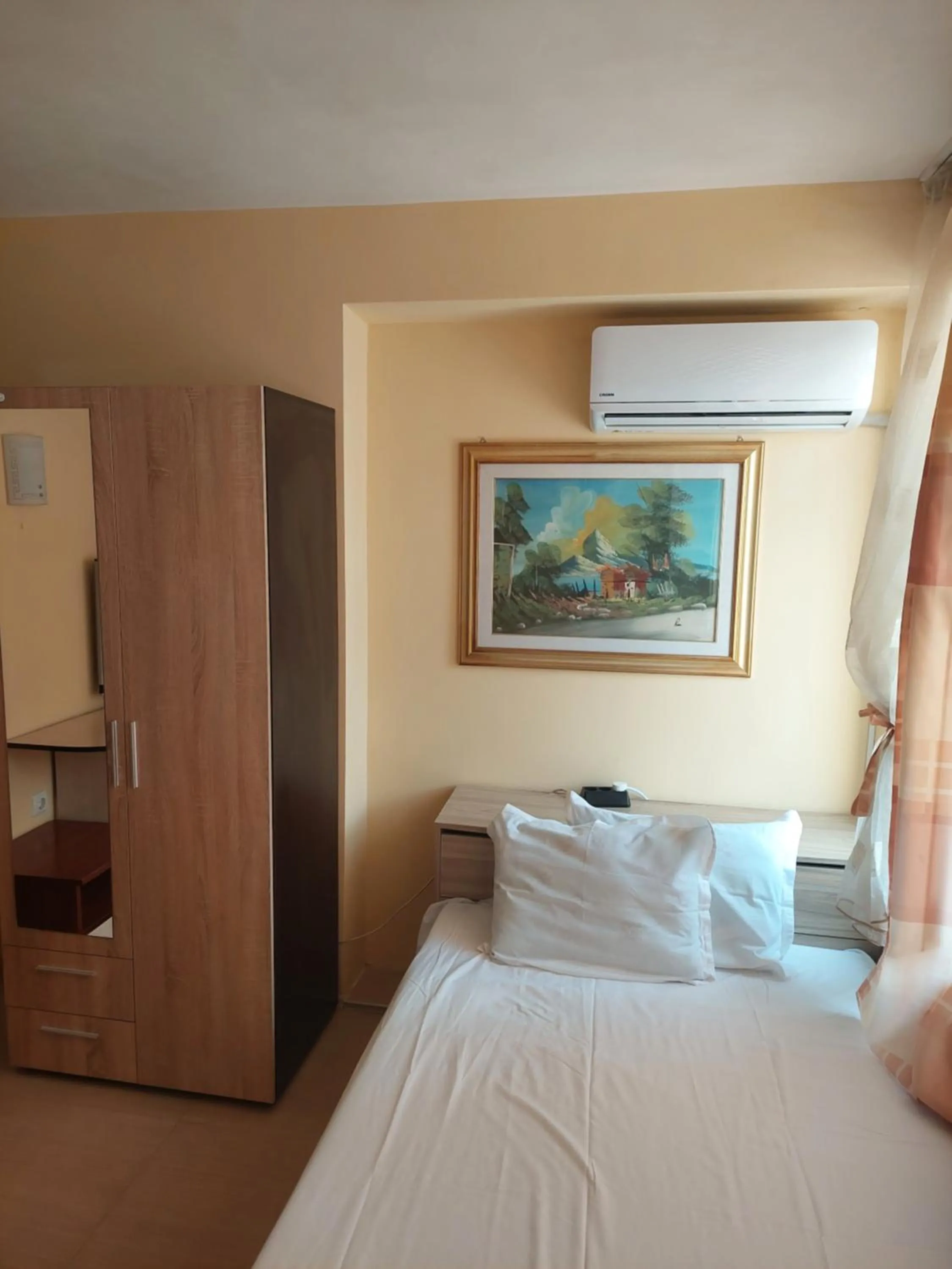 Bed in Femili Hotel Diveda