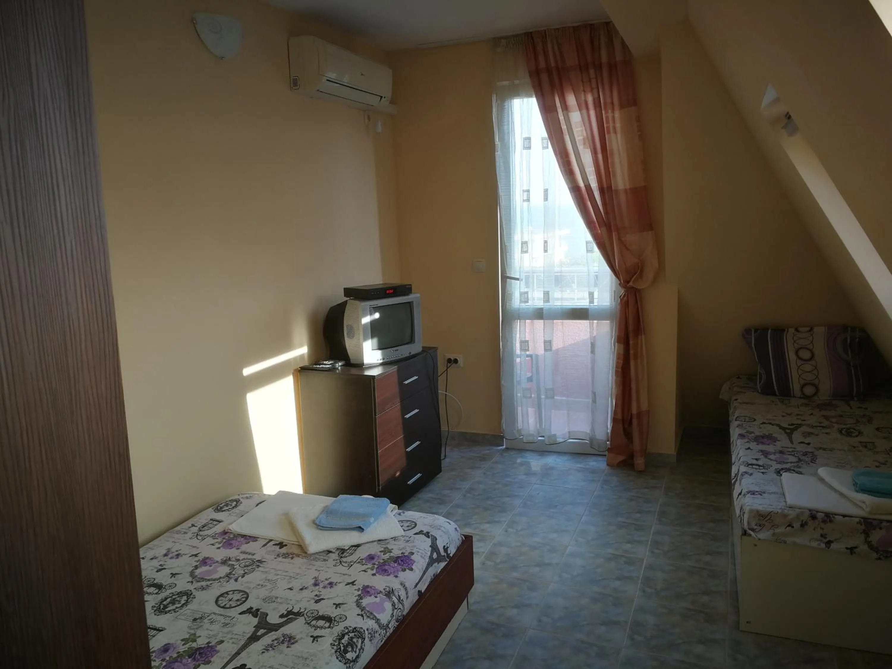 Bed in Femili Hotel Diveda