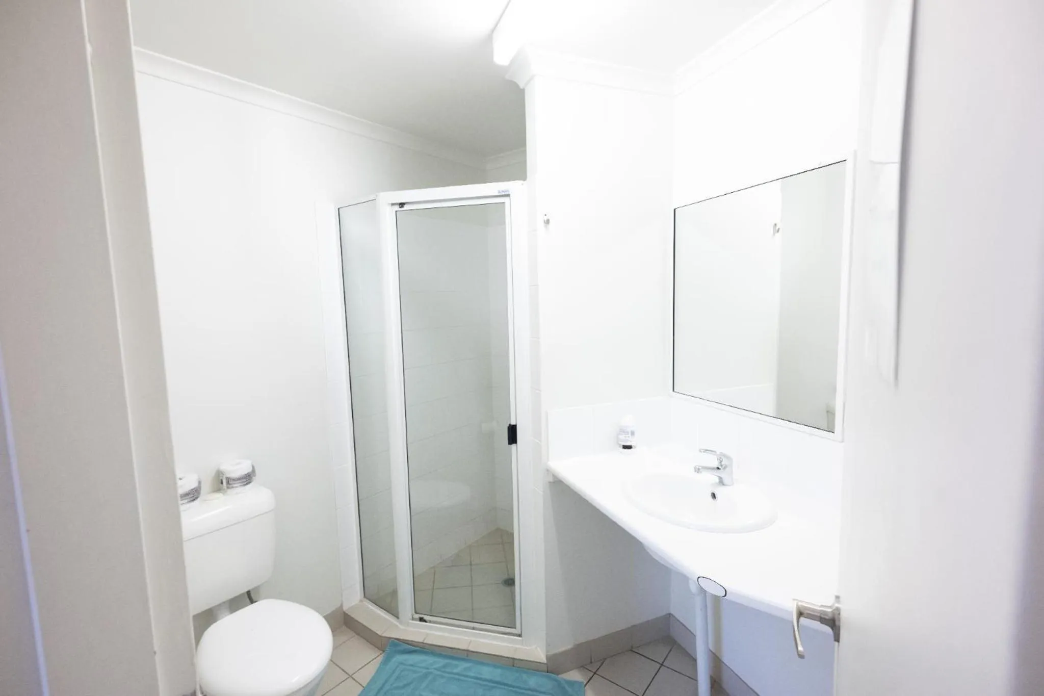 Shower in 1770 Beachside Backpacker