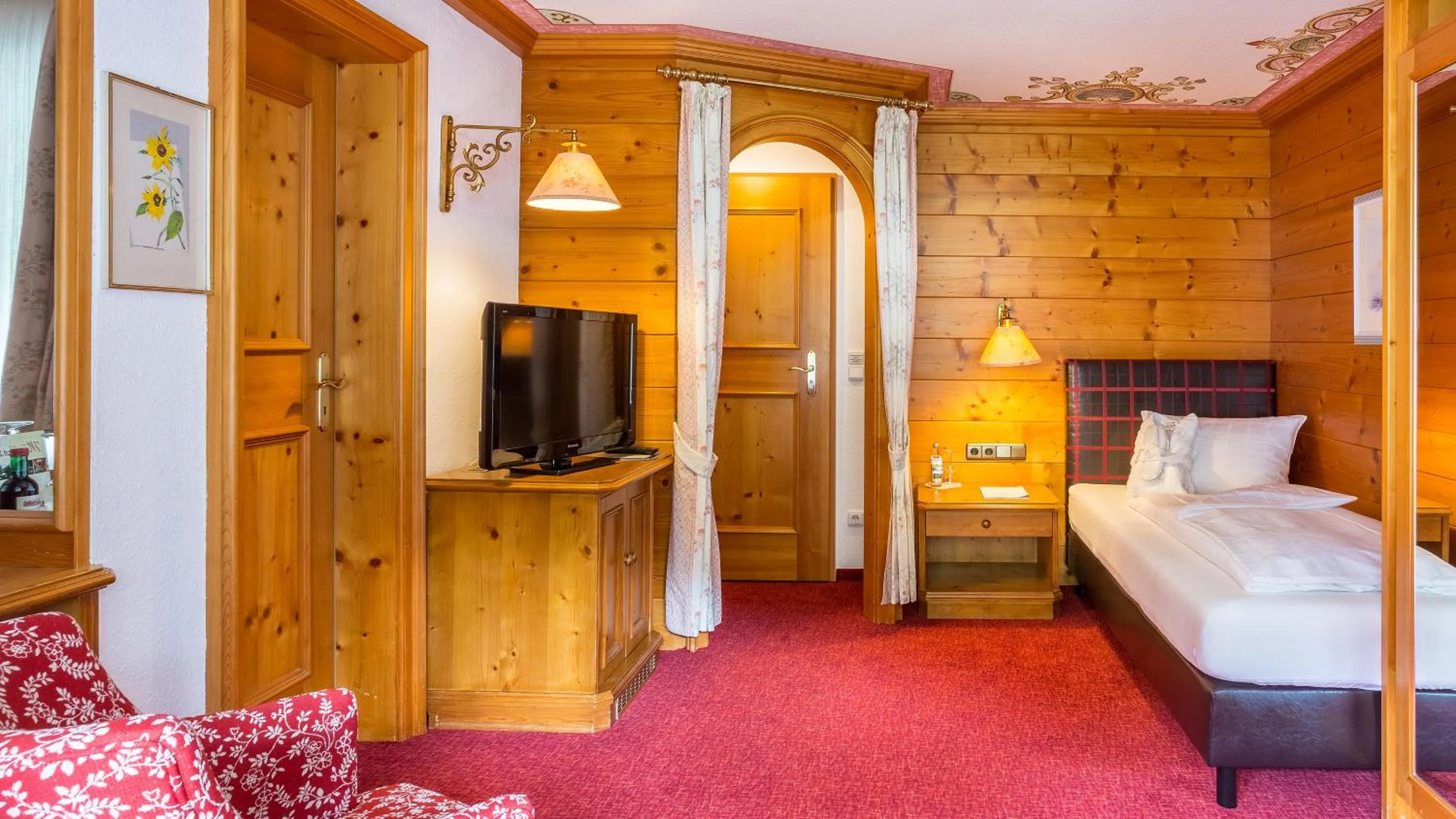 Photo of the whole room, Bed in Alpenhotel Oberstdorf - ein Rovell Hotel