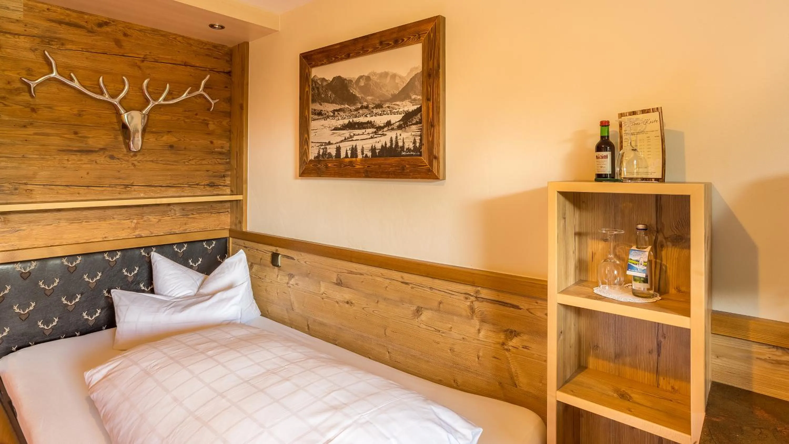 Photo of the whole room, Bed in Alpenhotel Oberstdorf - ein Rovell Hotel