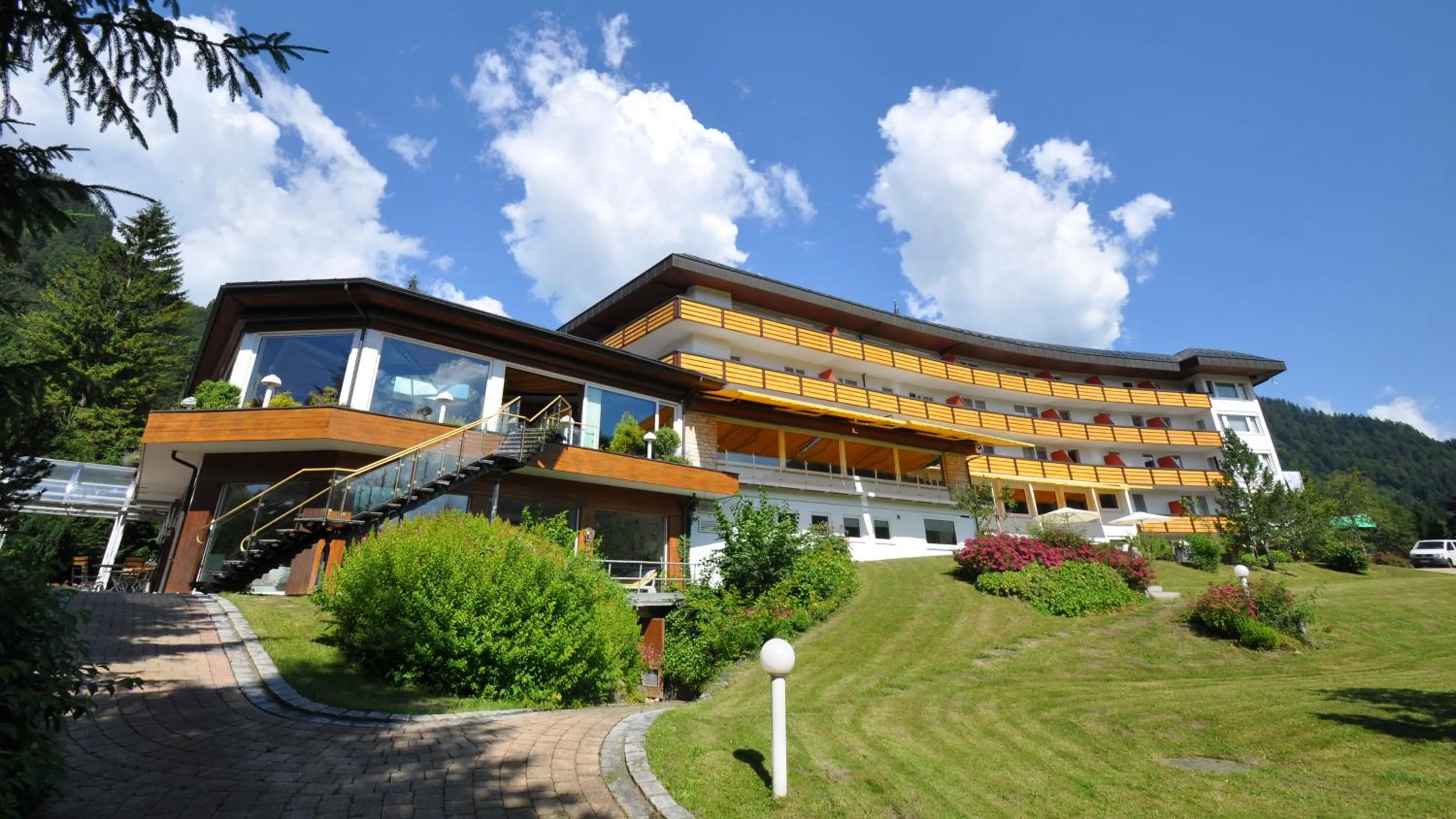 Property building in Alpenhotel Oberstdorf - ein Rovell Hotel