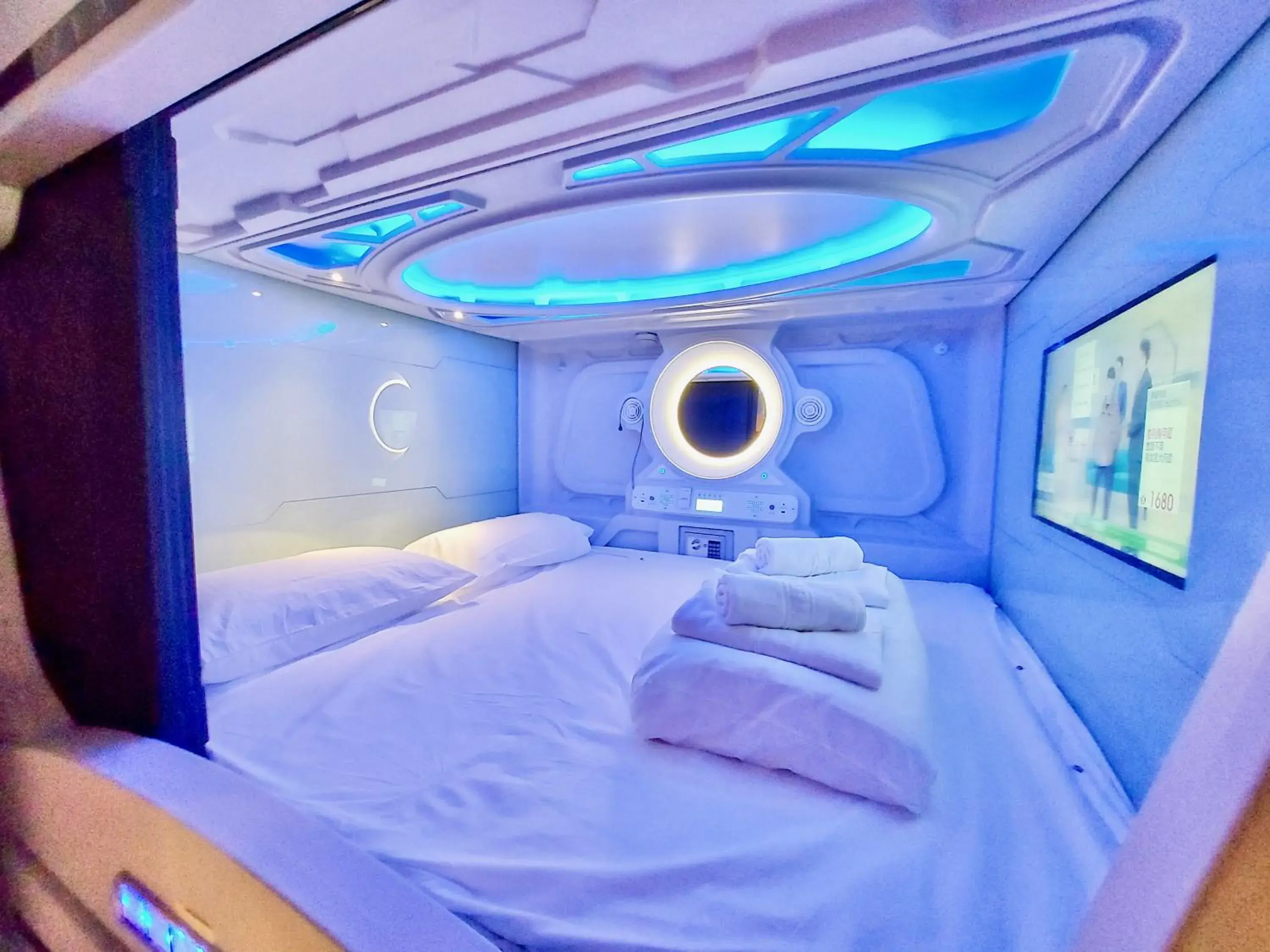 Single Capsule XL - single occupancy in Atypicap Capsule Hostel Single Capsule XL - single occupancy in Atypicap Capsule Hostel