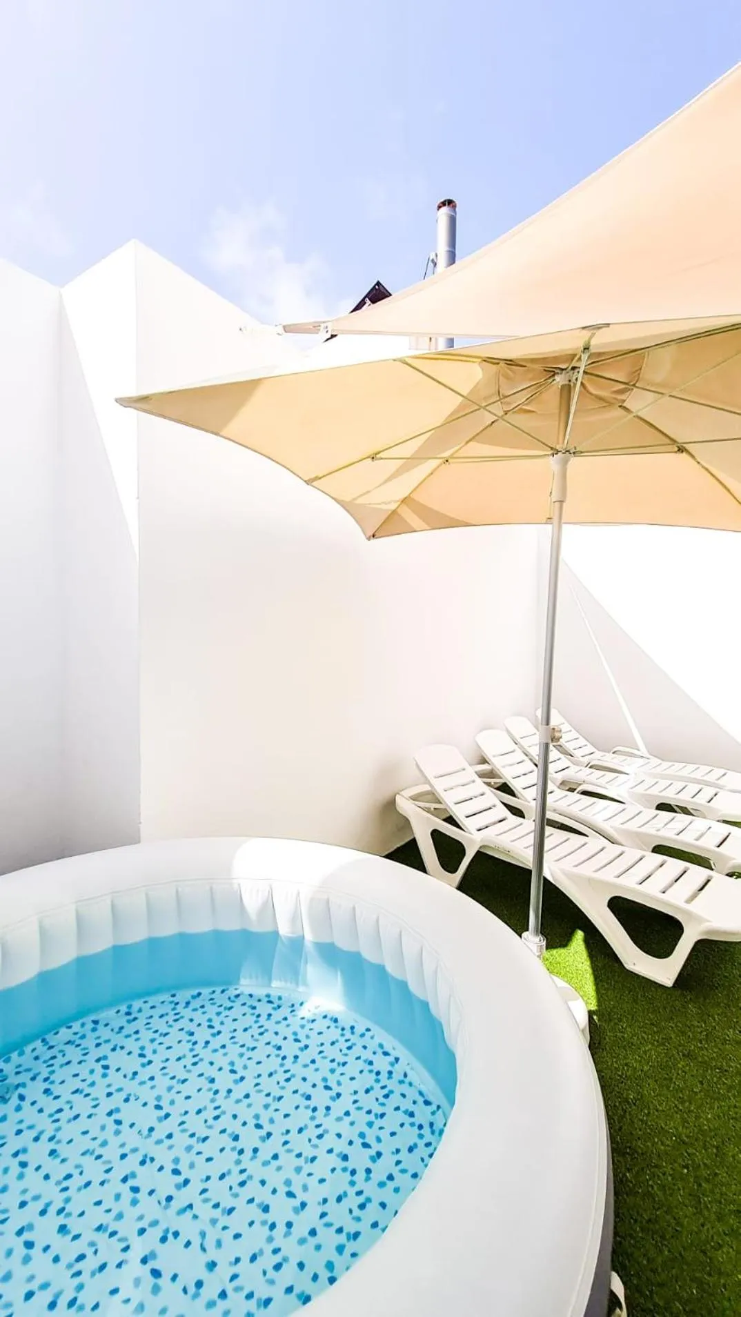 Restaurant/places to eat in Atypicap Capsule Hostel