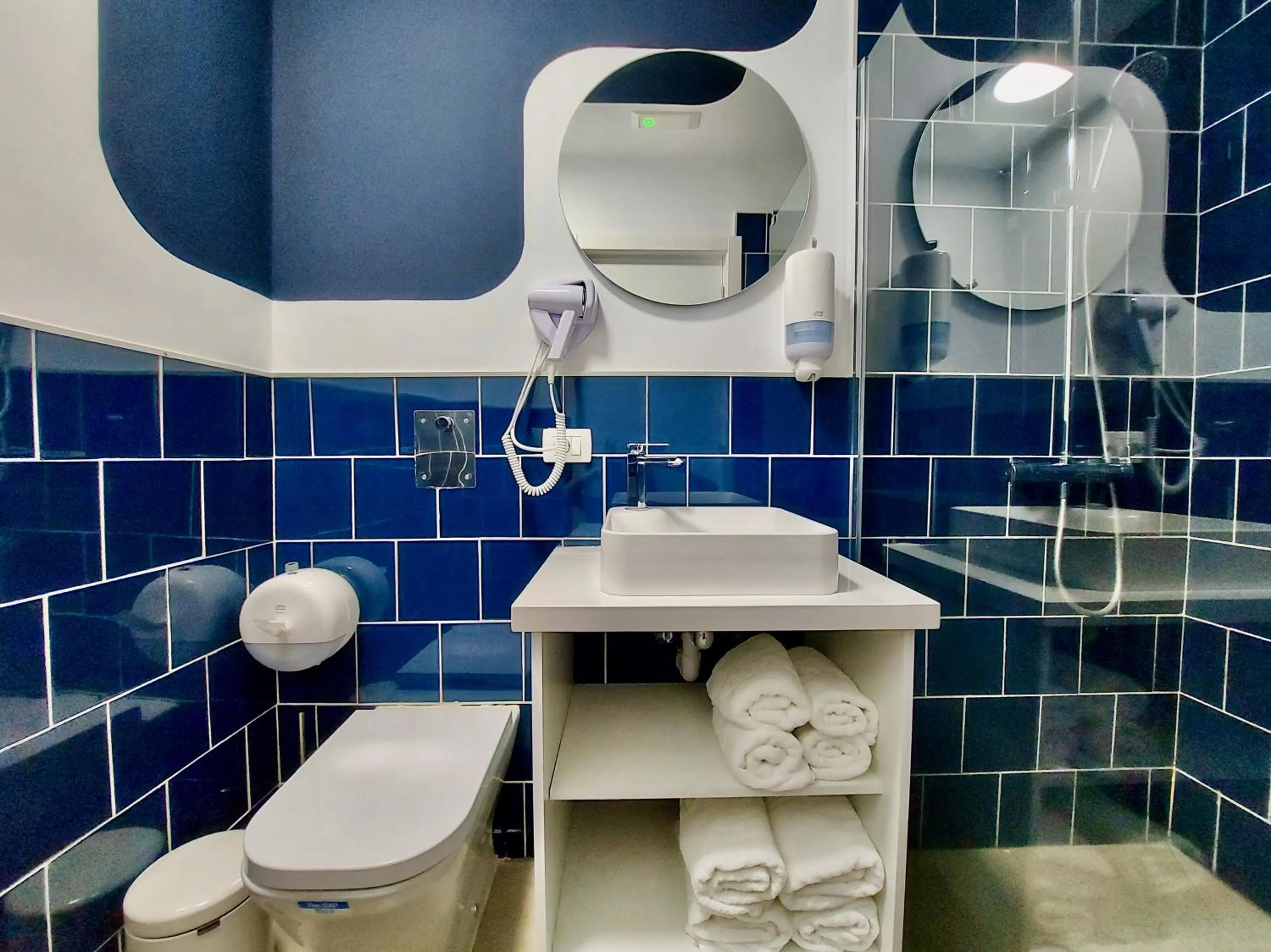 Shower in Atypicap Capsule Hostel