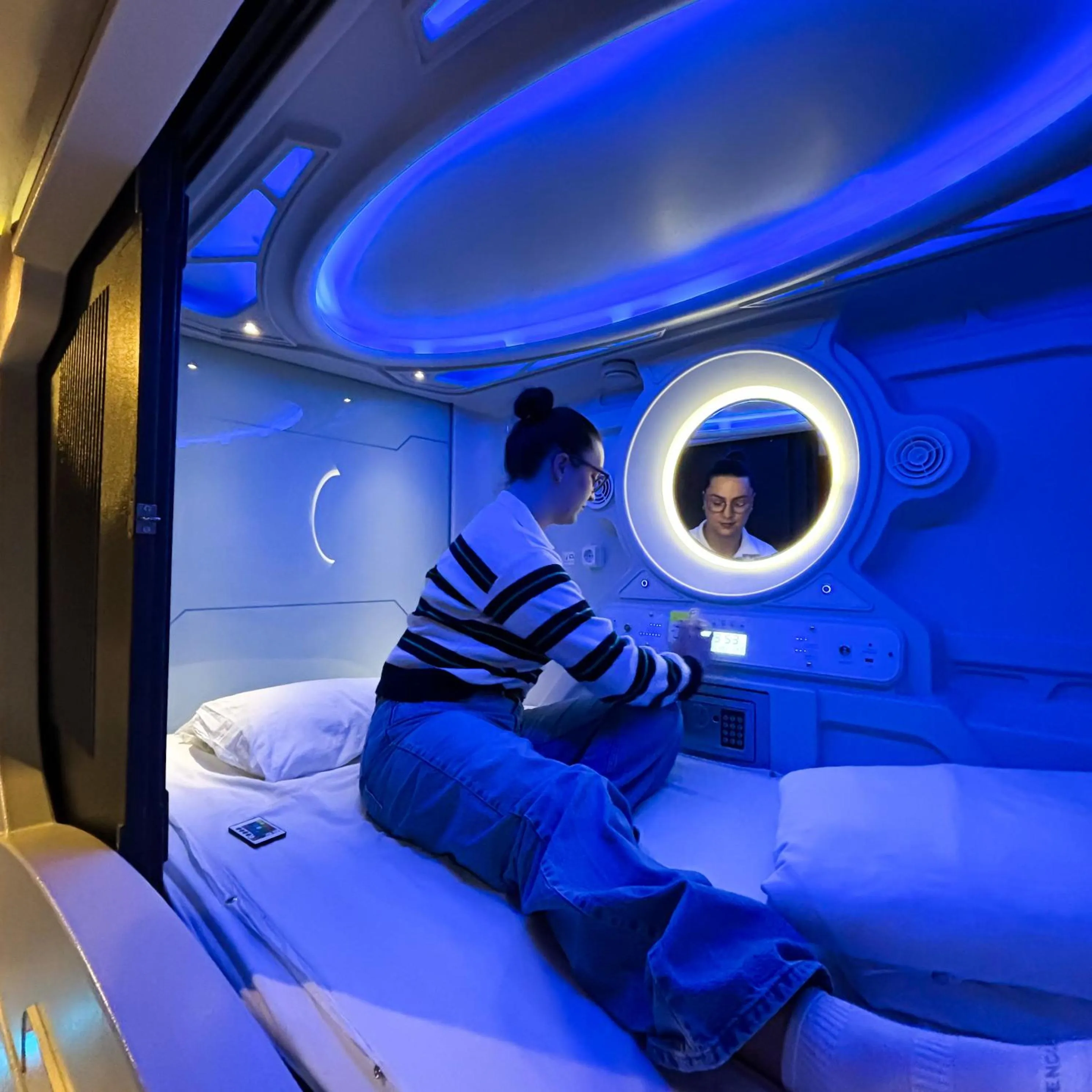 Restaurant/places to eat in Atypicap Capsule Hostel