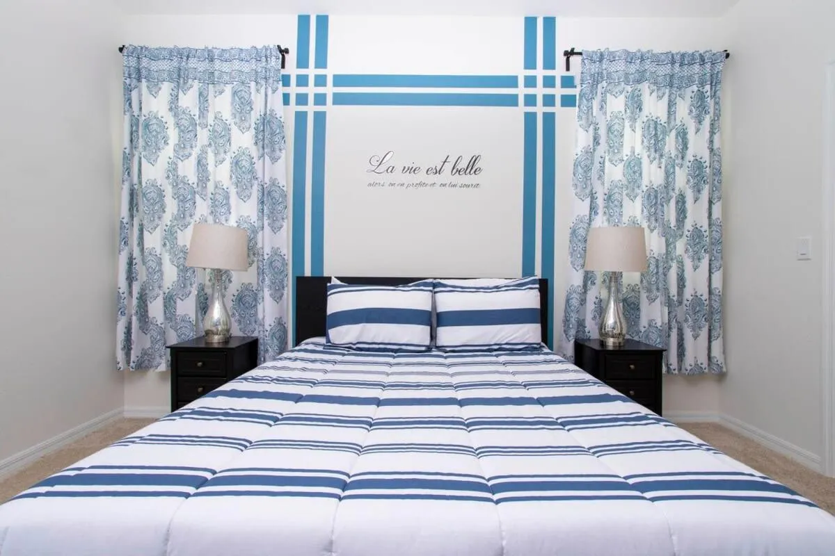 Bed in Gorgeous 5 Bd w/ Pool Close to Disney 6071