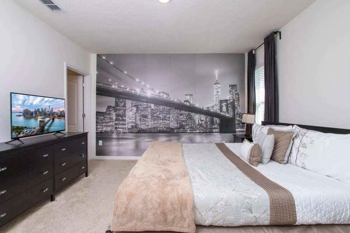 Bed in Gorgeous 5 Bd w/ Pool Close to Disney 6071