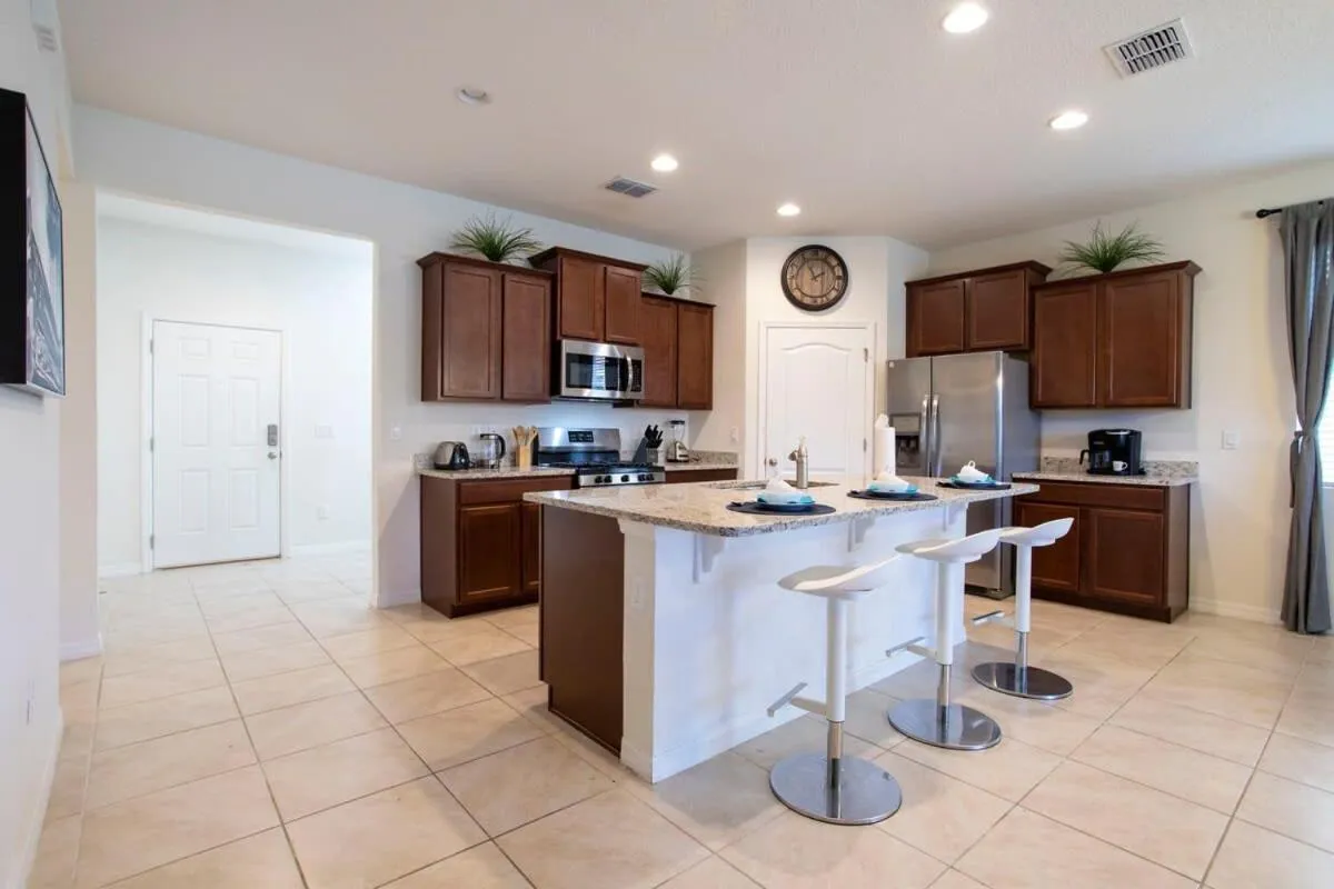 Gorgeous 5 Bd w/ Pool Close to Disney 6071