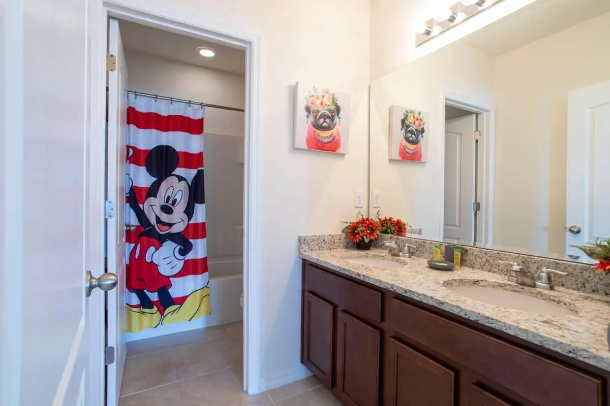 Gorgeous 5 Bd w/ Pool Close to Disney 6071